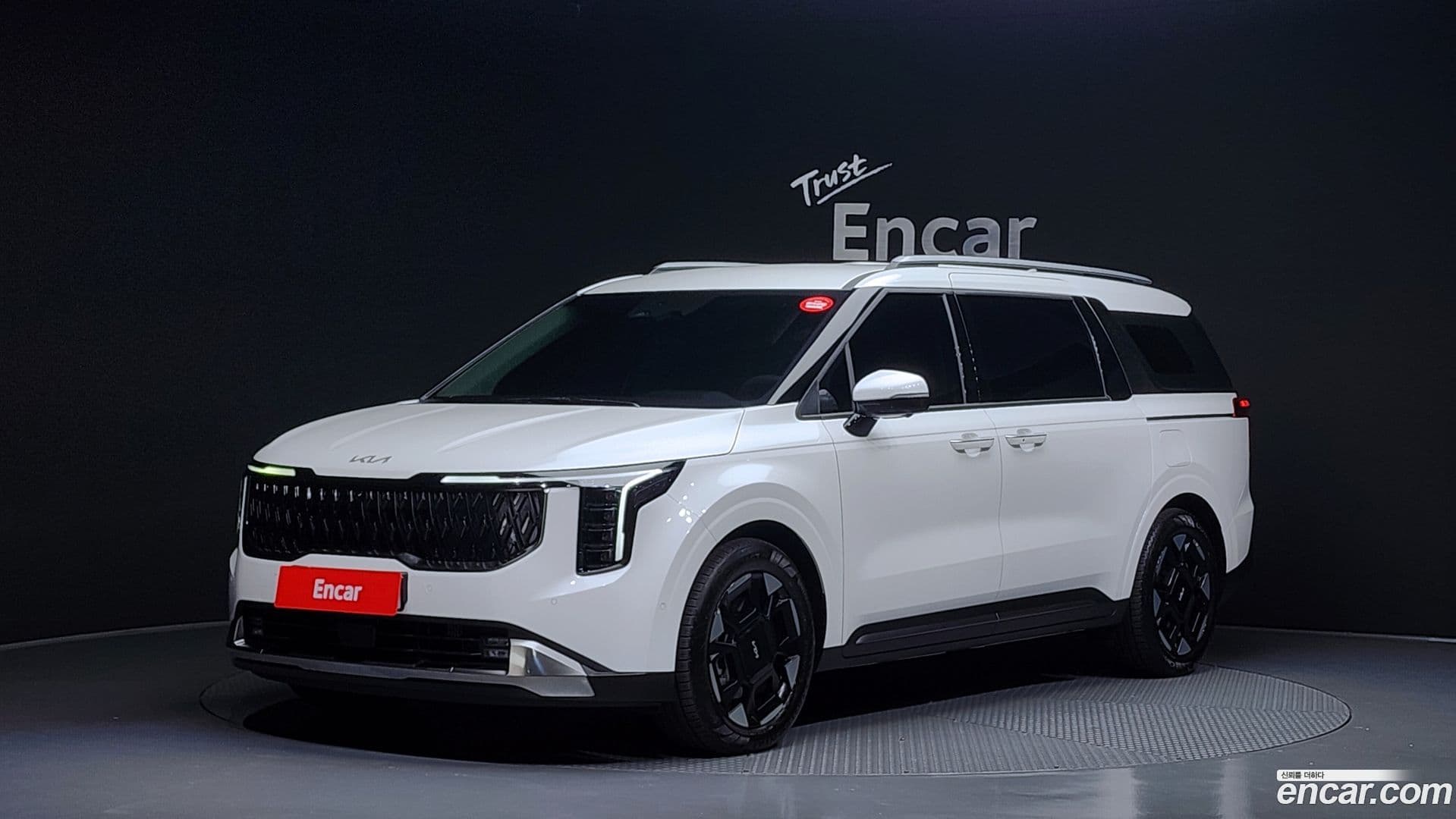Main__Slider__Photo:Canival Kia 2025.2-0