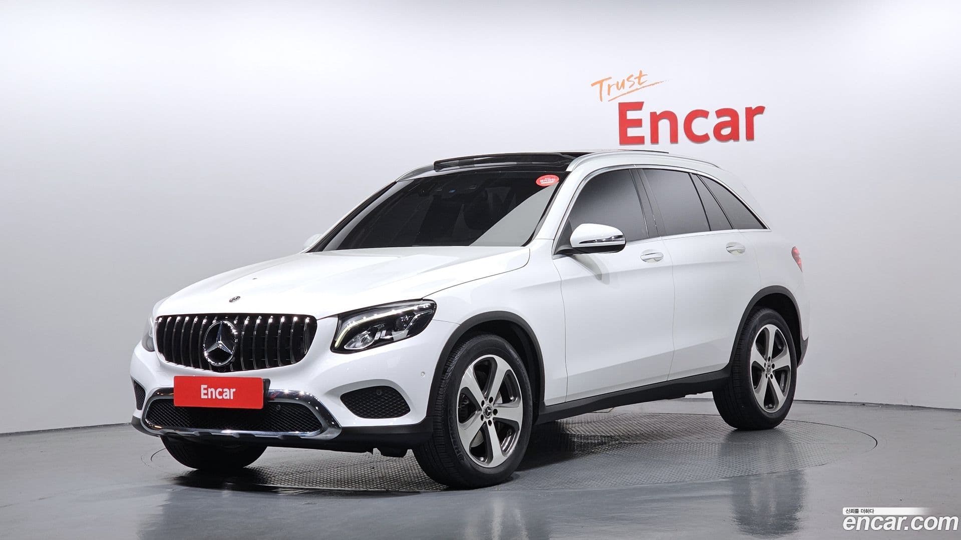 Main__Slider__Photo:GLC-Class Mercedes-Benz 2018.1-0