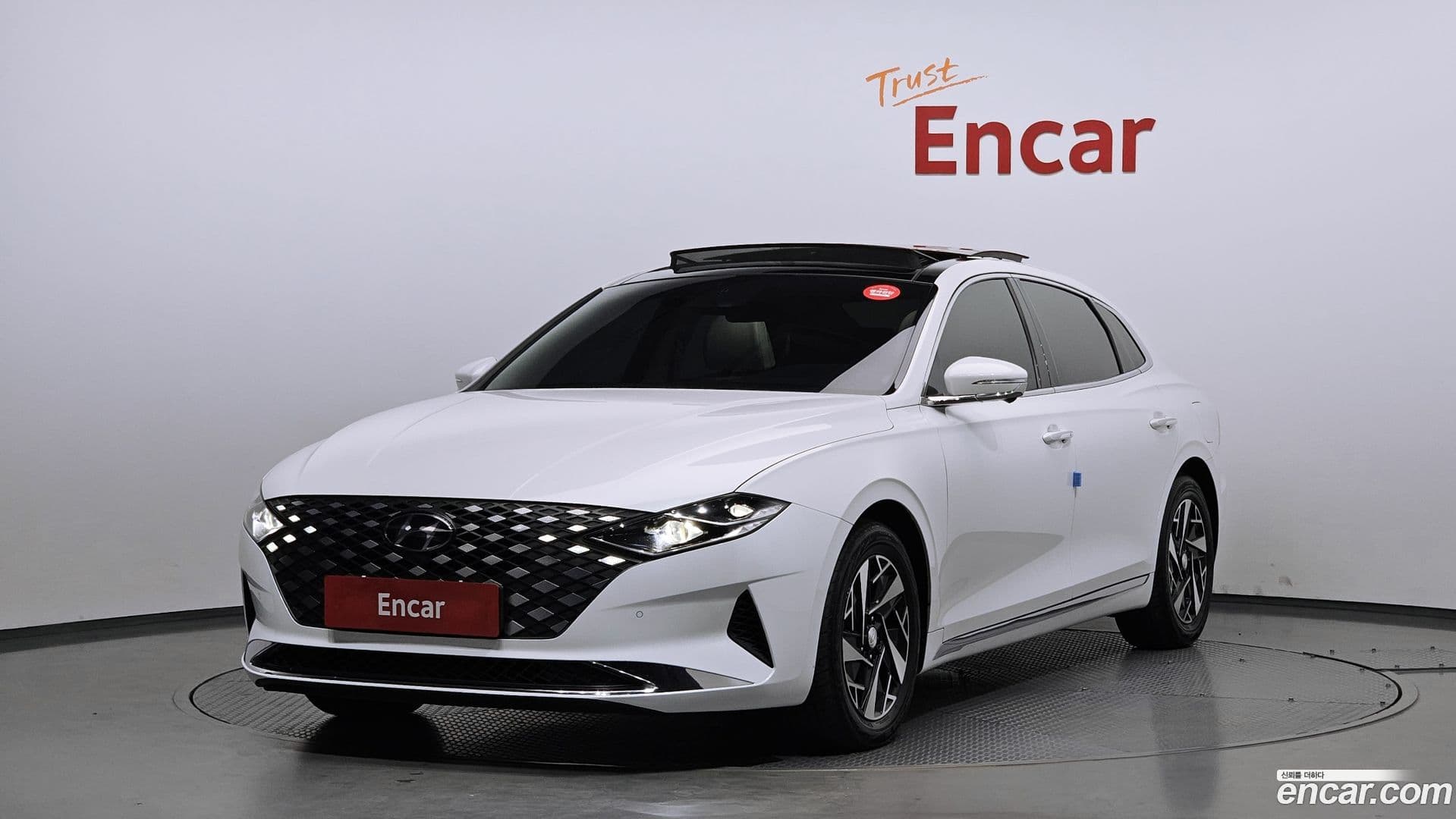 Main__Slider__Photo:Grandeur Hyundai 2021.6-0