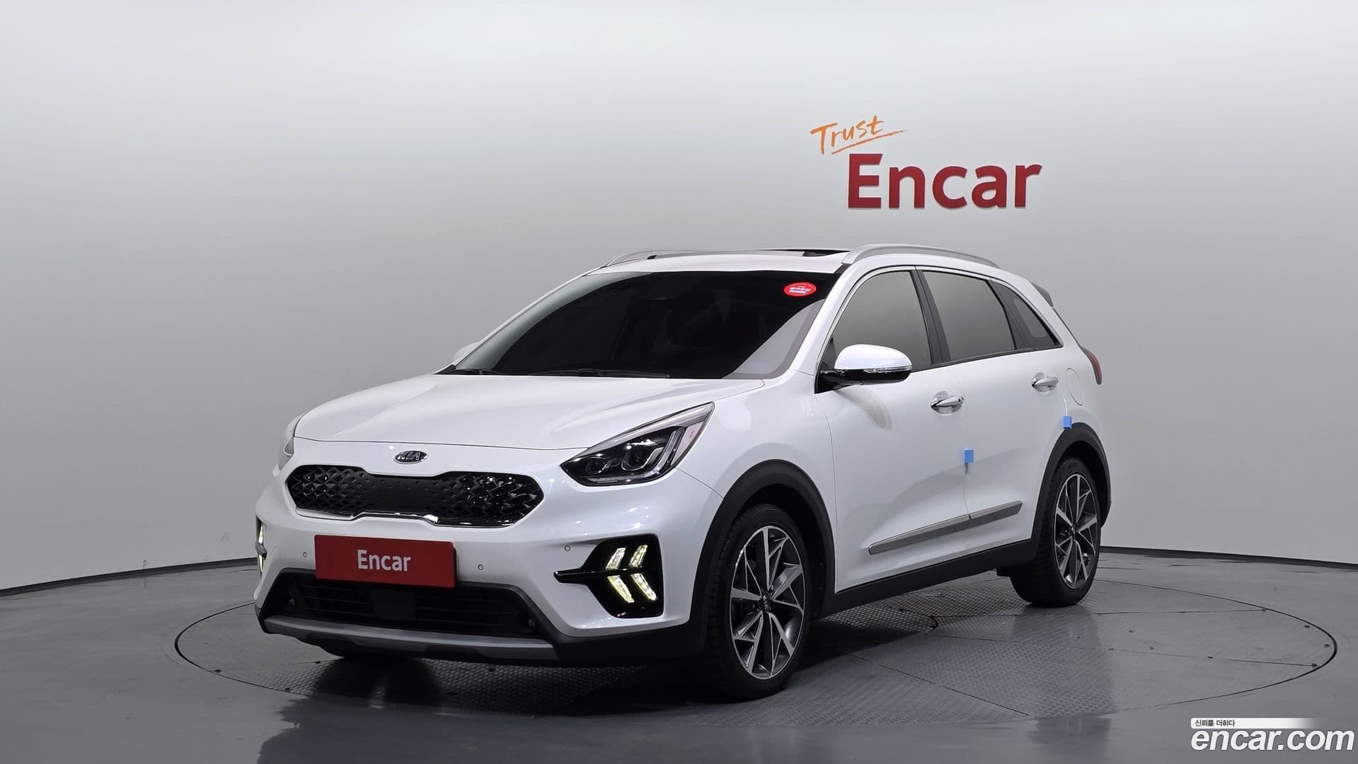 Main__Slider__Photo:Niro Kia 2019.10-0