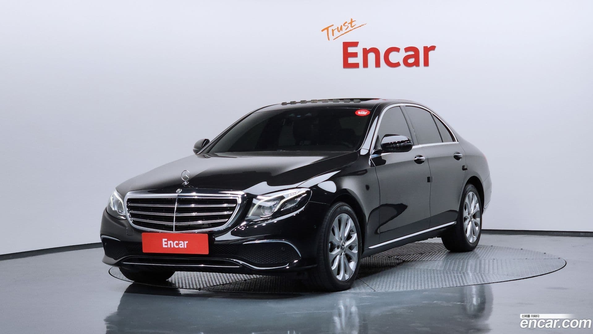 Main__Slider__Photo:E-Class Mercedes-Benz 2017.8-0
