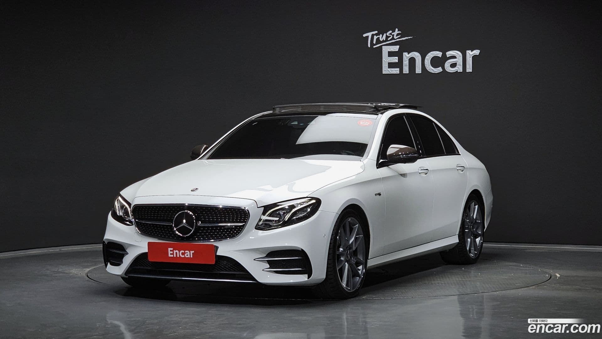 Main__Slider__Photo:E-Class Mercedes-Benz 2018.6-0