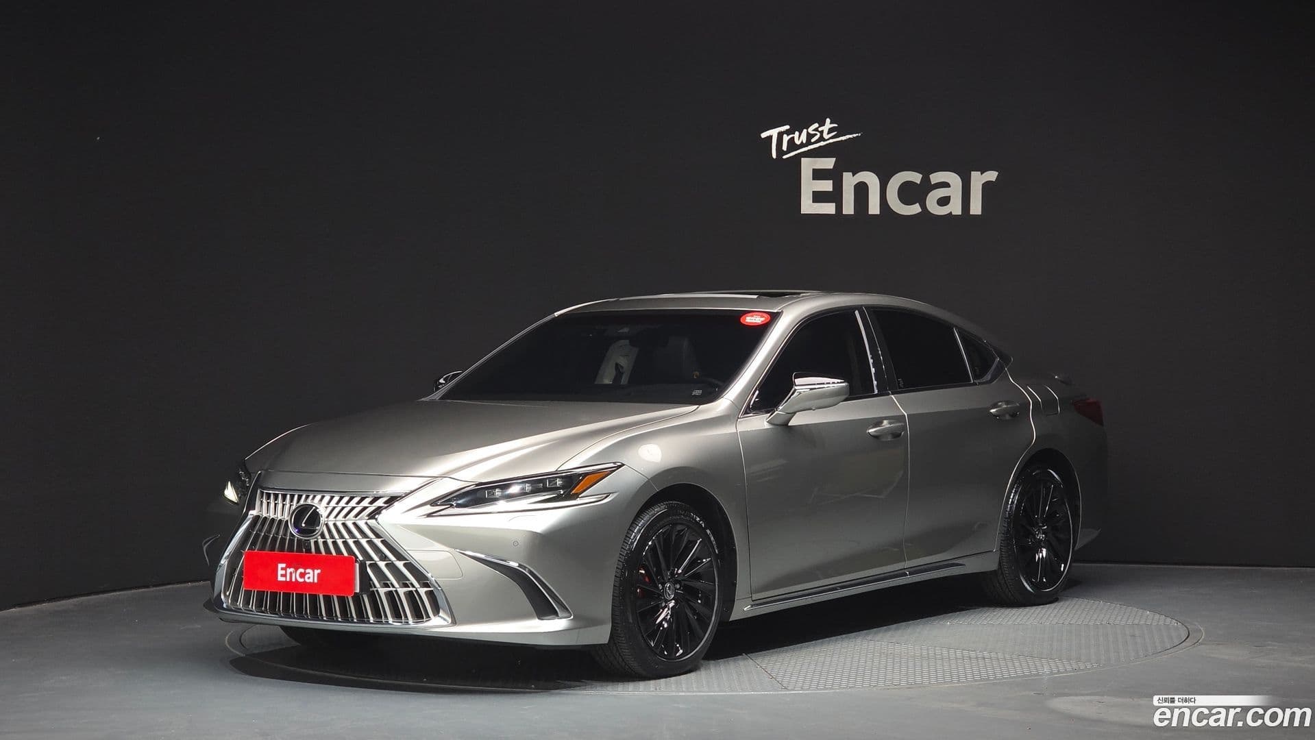 Main__Slider__Photo:ES Lexus 2025.0-0