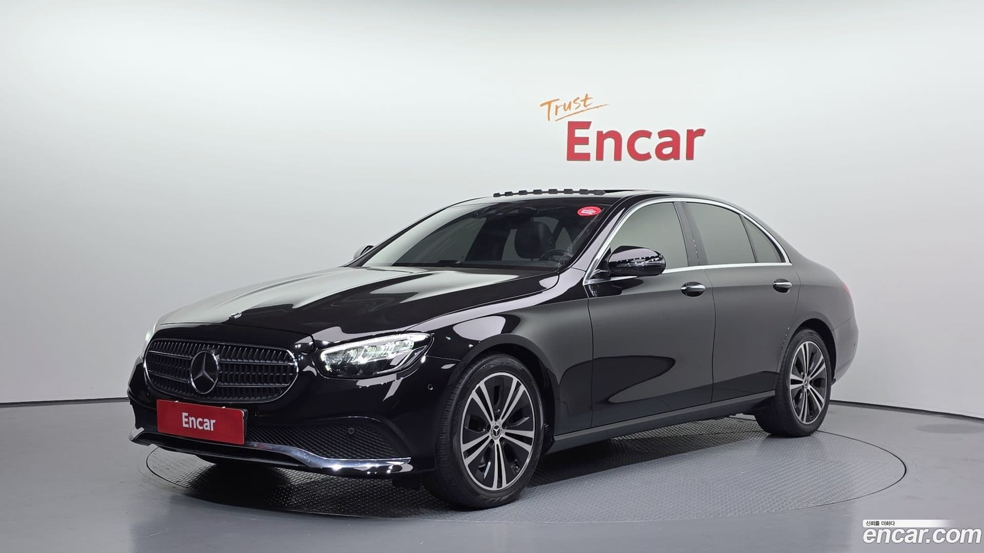 Main__Slider__Photo:E-Class Mercedes-Benz 2021.4-0