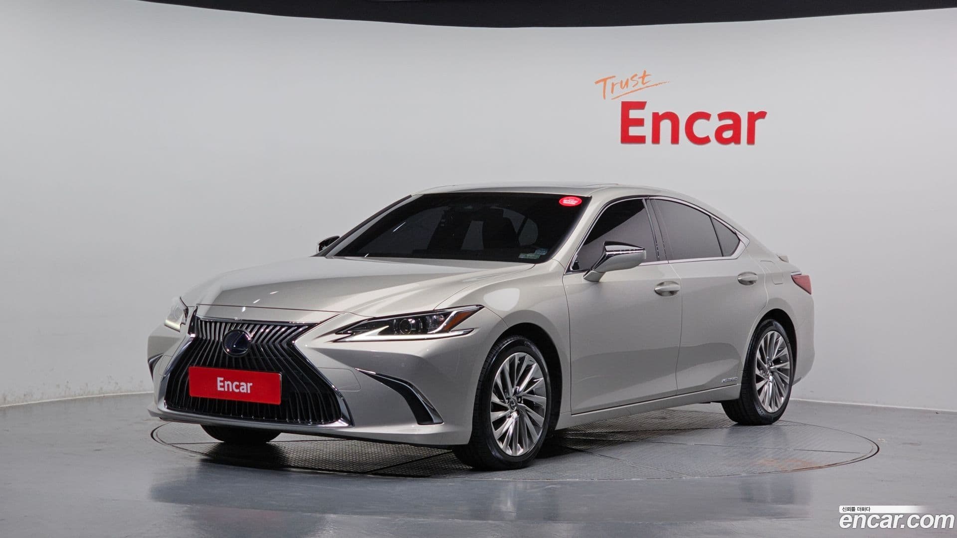 Main__Slider__Photo:ES Lexus 2018.9-0