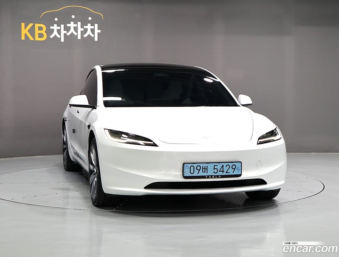 Main__Slider__Photo:Model 3 Tesla 2024.7-0
