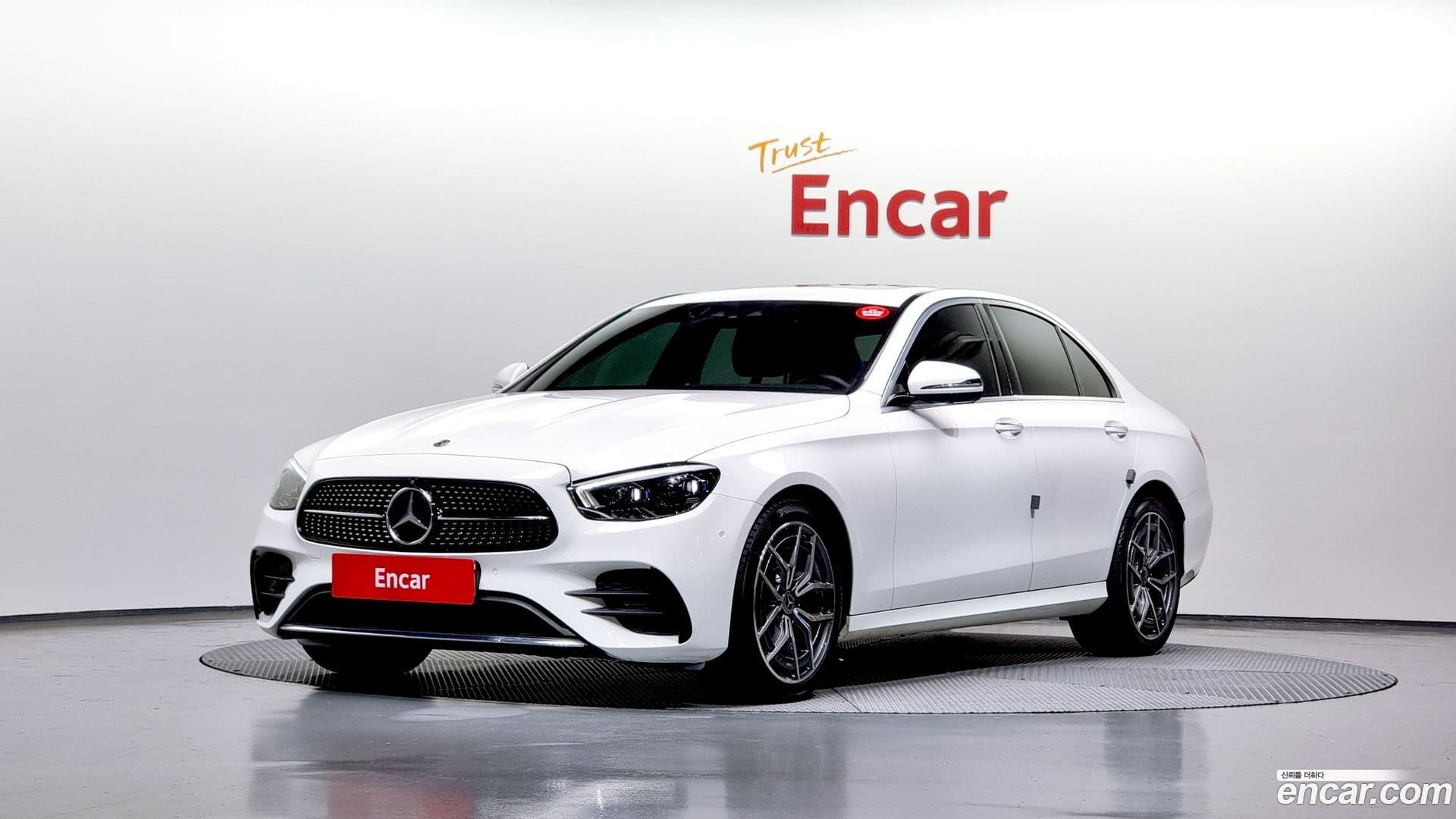 Main__Slider__Photo:E-Class Mercedes-Benz 2020.10-0