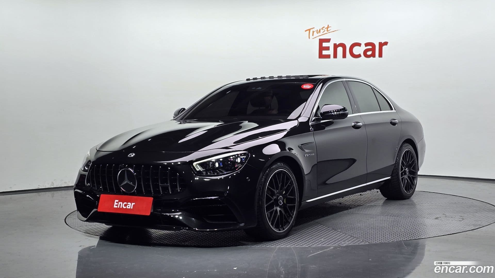 Main__Slider__Photo:E-Class Mercedes-Benz 2019.8-0