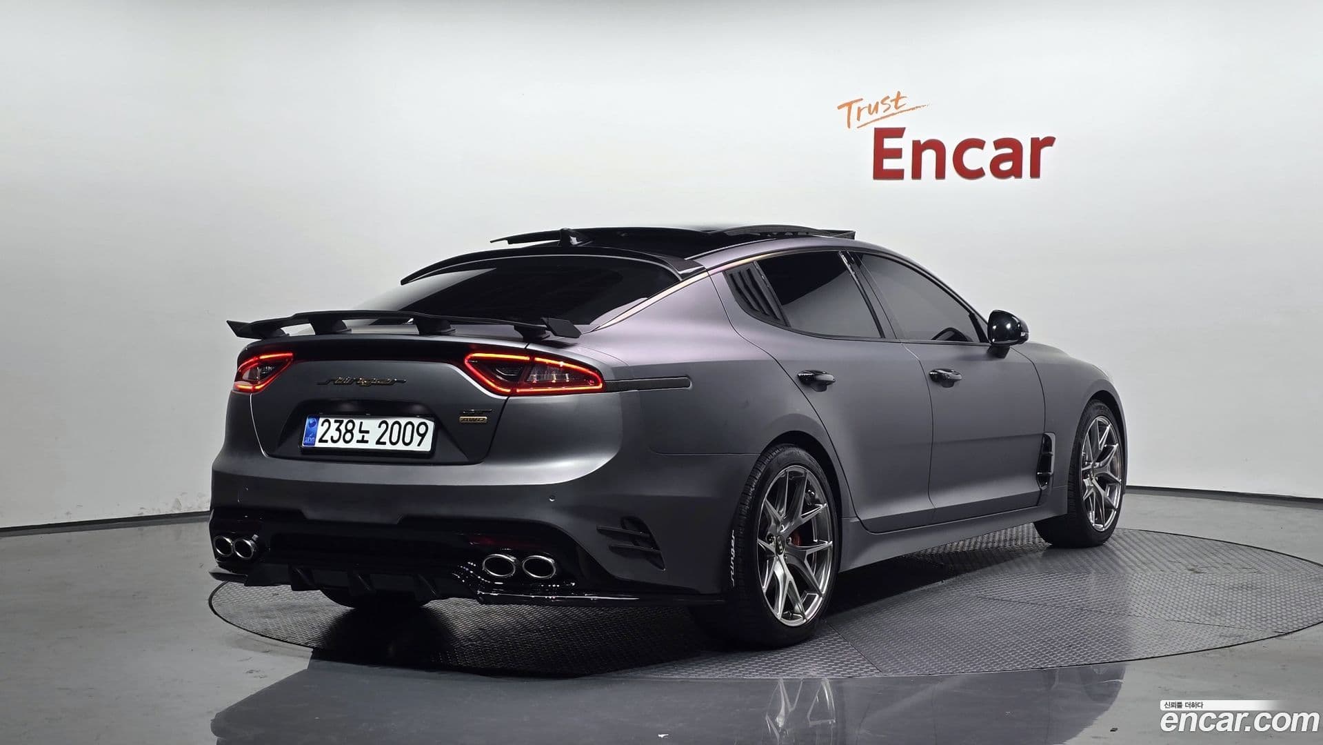 Main__Slider__Photo:Stinger Kia 2018.5-0