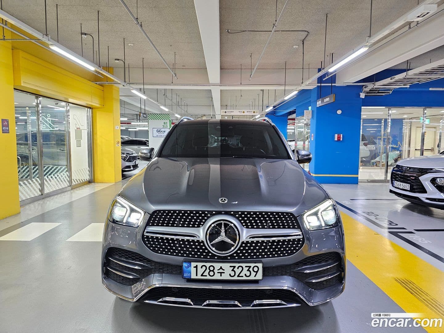Main__Slider__Photo:GLE-Class Mercedes-Benz 2021.10-0