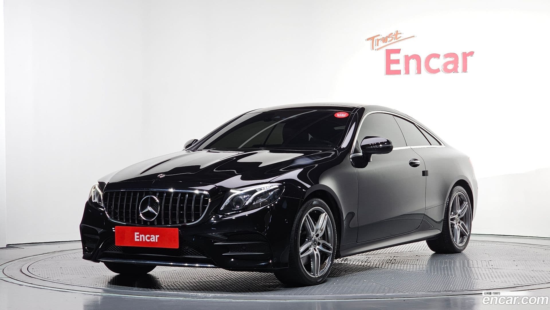 Main__Slider__Photo:E-Class Mercedes-Benz 2019.4-0
