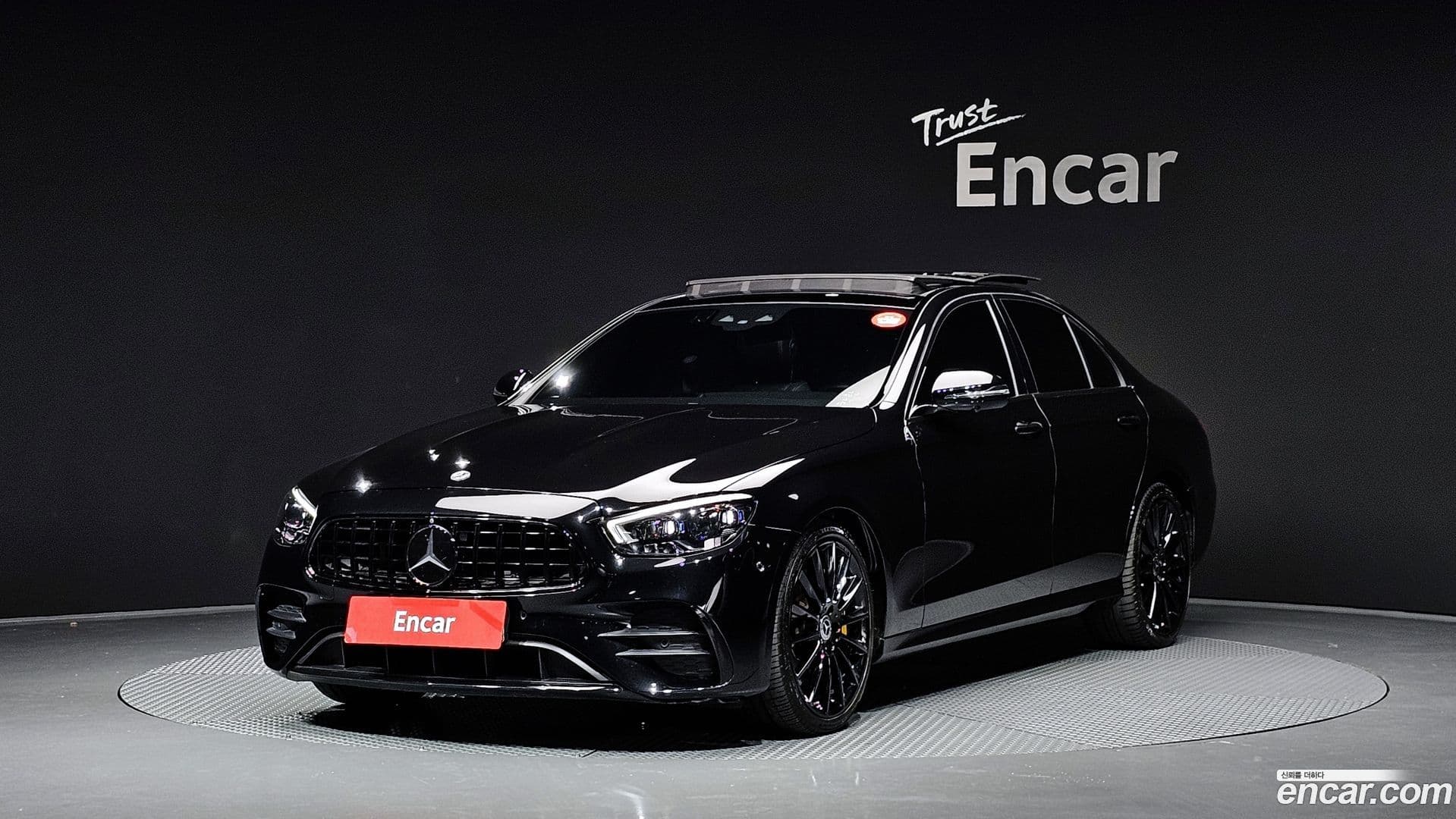 Main__Slider__Photo:E-Class Mercedes-Benz 2022.1-0