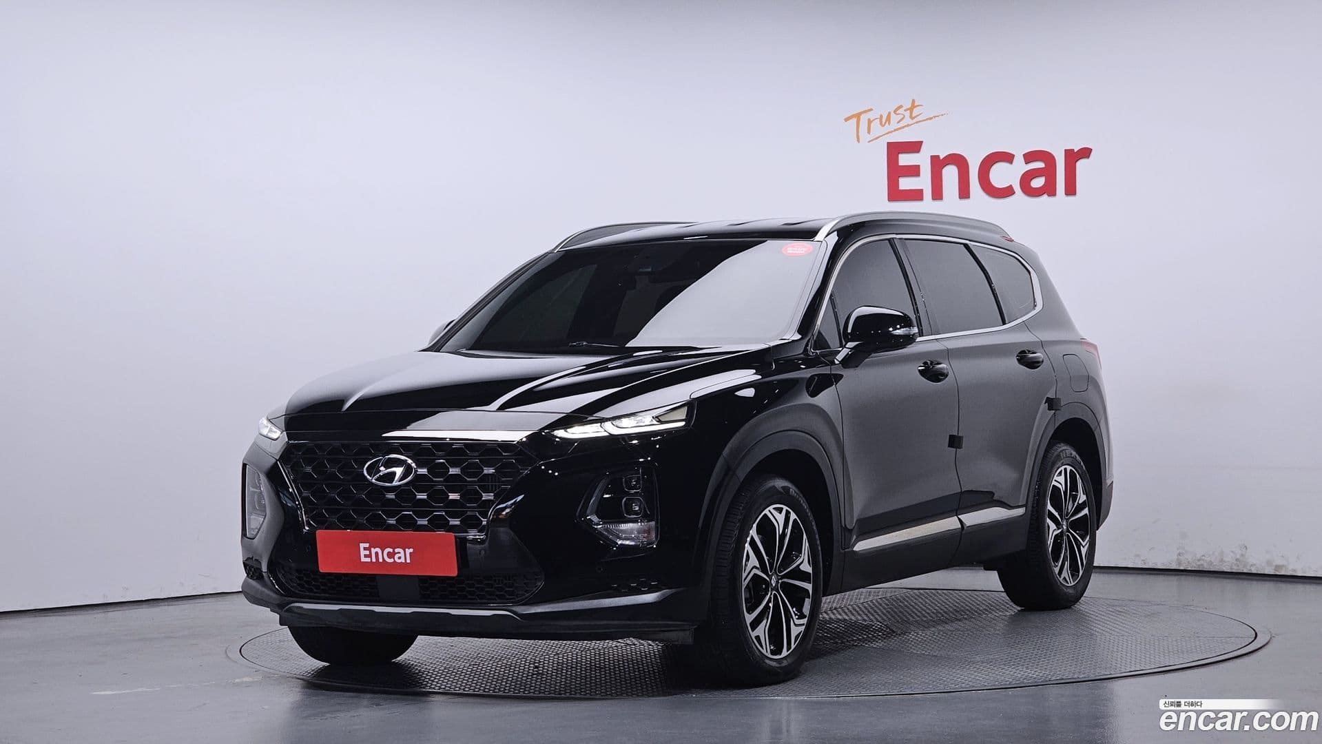 Main__Slider__Photo:Santafe Hyundai 2018.4-0