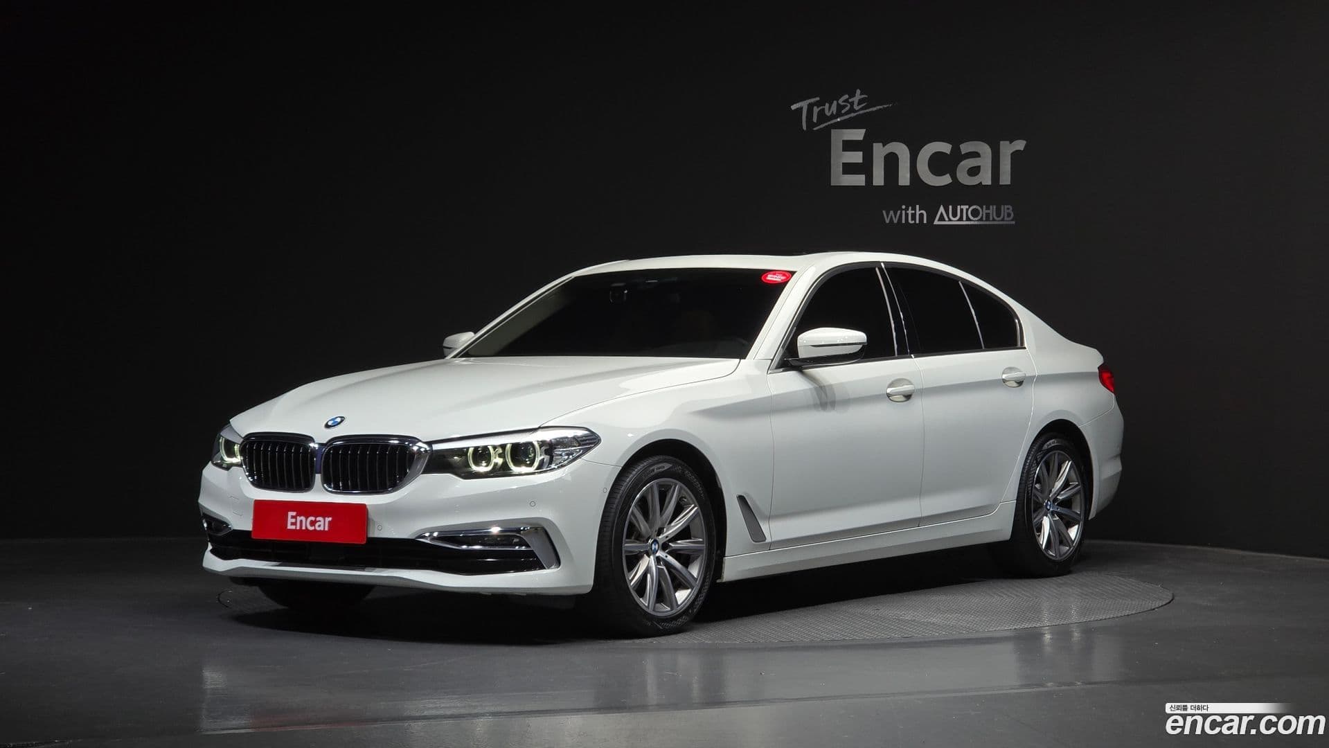Main__Slider__Photo:5-Series BMW 2019.4-0