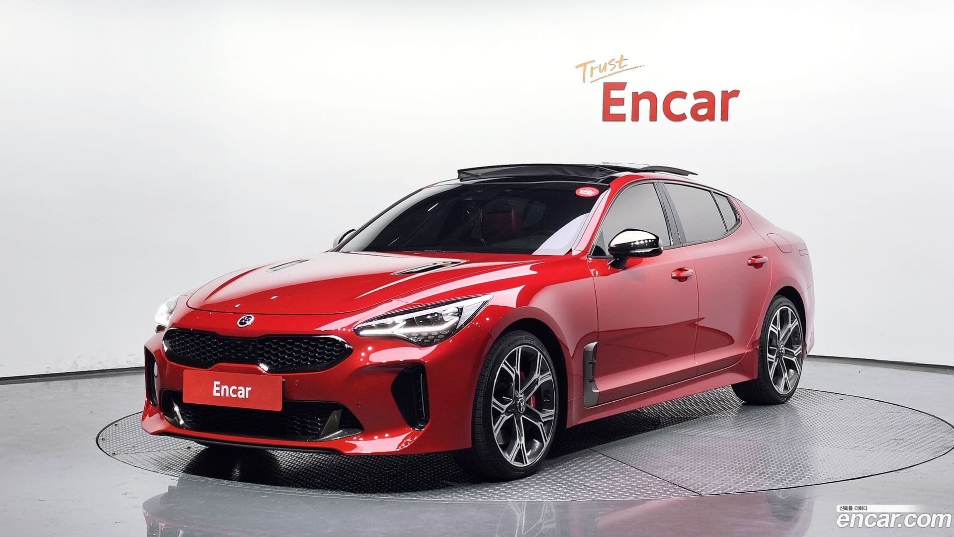 Main__Slider__Photo:Stinger Kia 2018.2-0