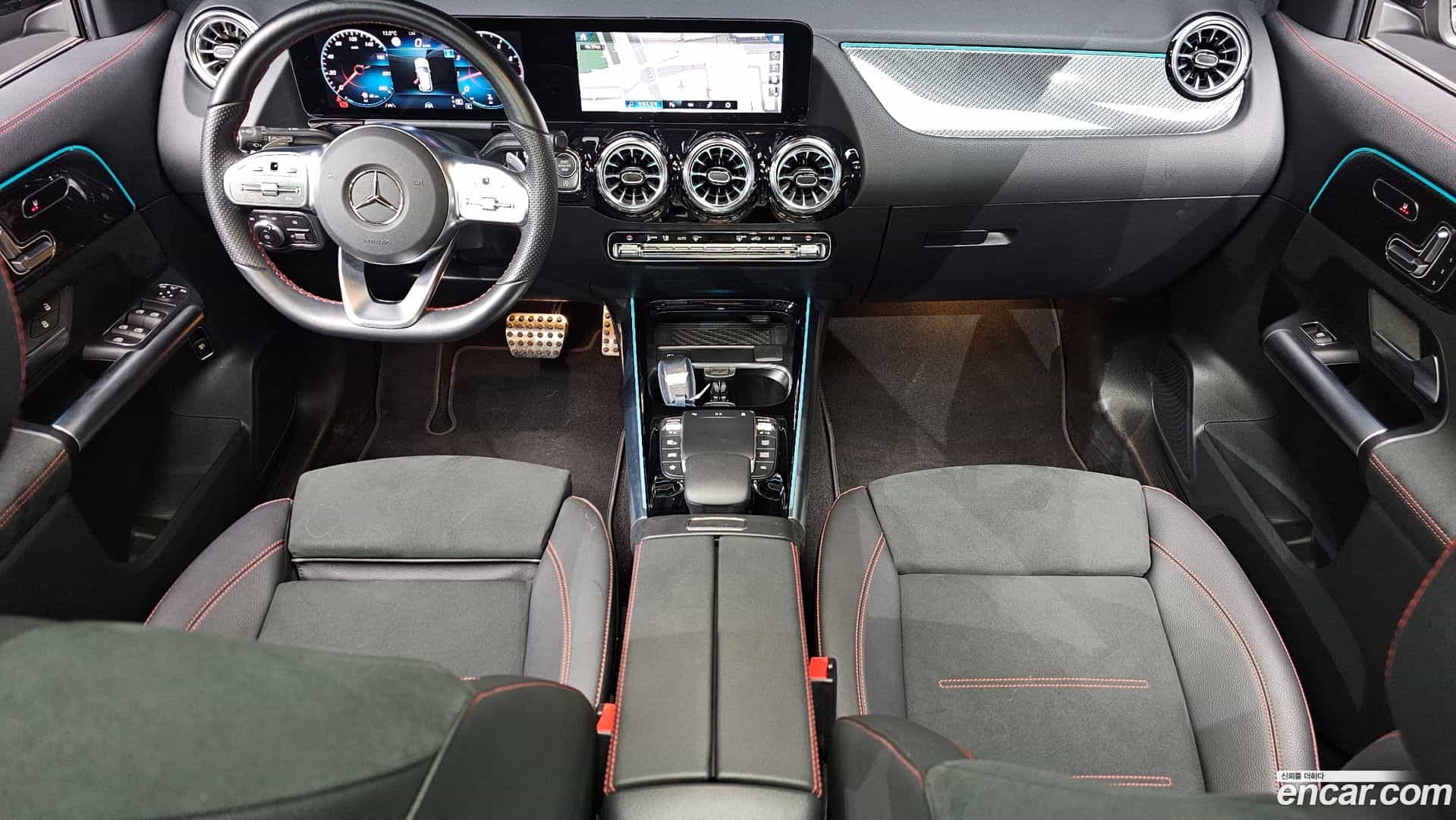 GLA-Class Mercedes-Benz 2023.11-INNER-007