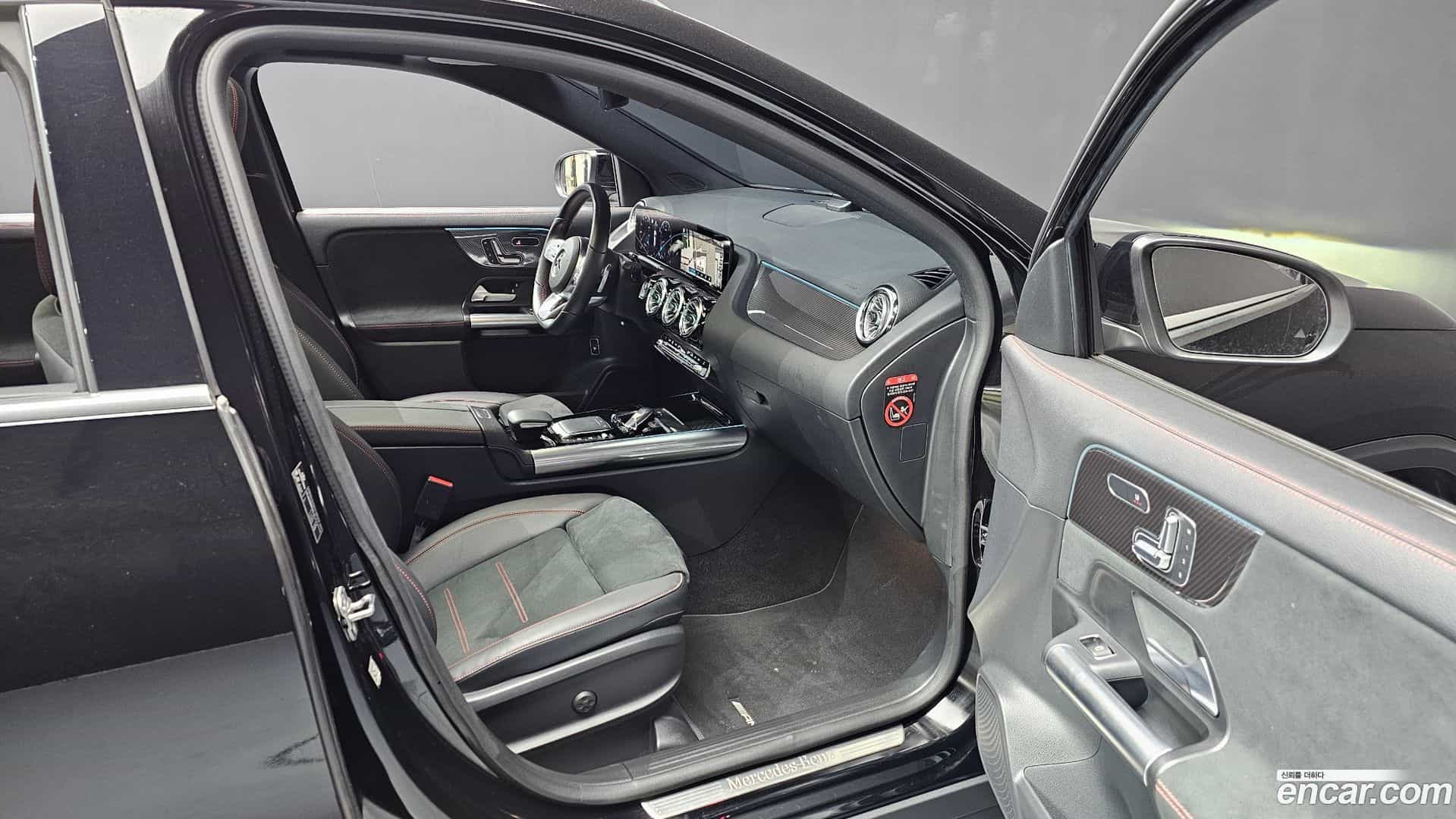 GLA-Class Mercedes-Benz 2023.11-OPTION-015