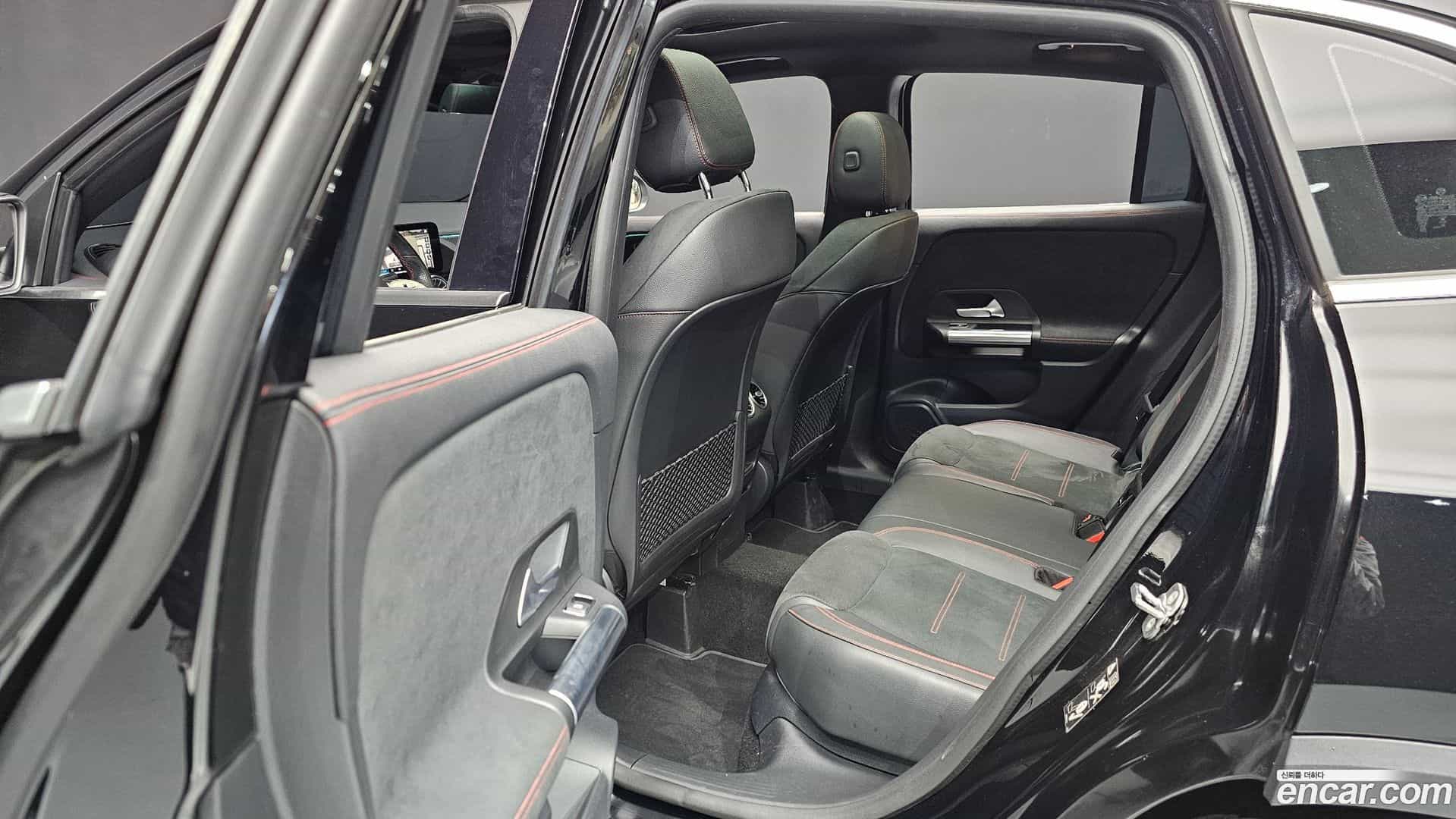 GLA-Class Mercedes-Benz 2023.11-OPTION-016