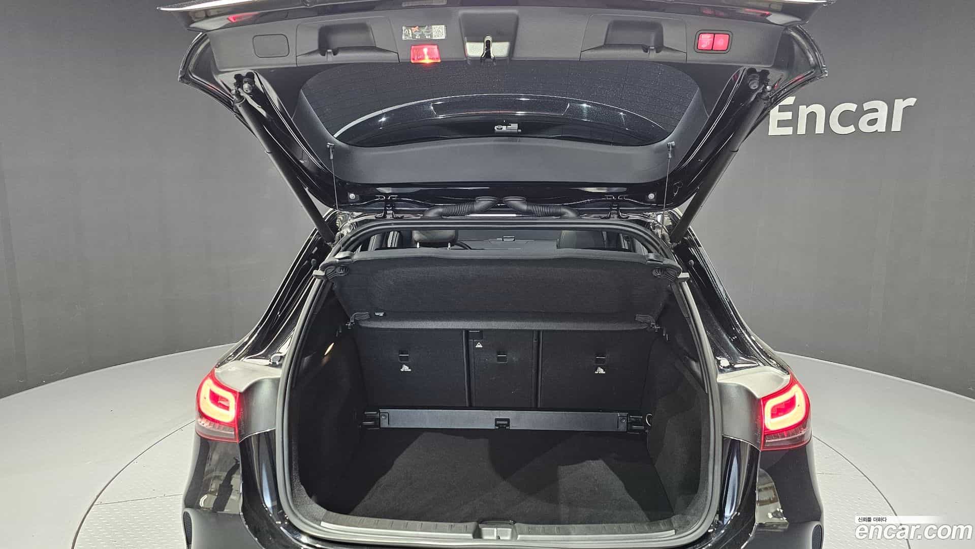 GLA-Class Mercedes-Benz 2023.11-OPTION-024