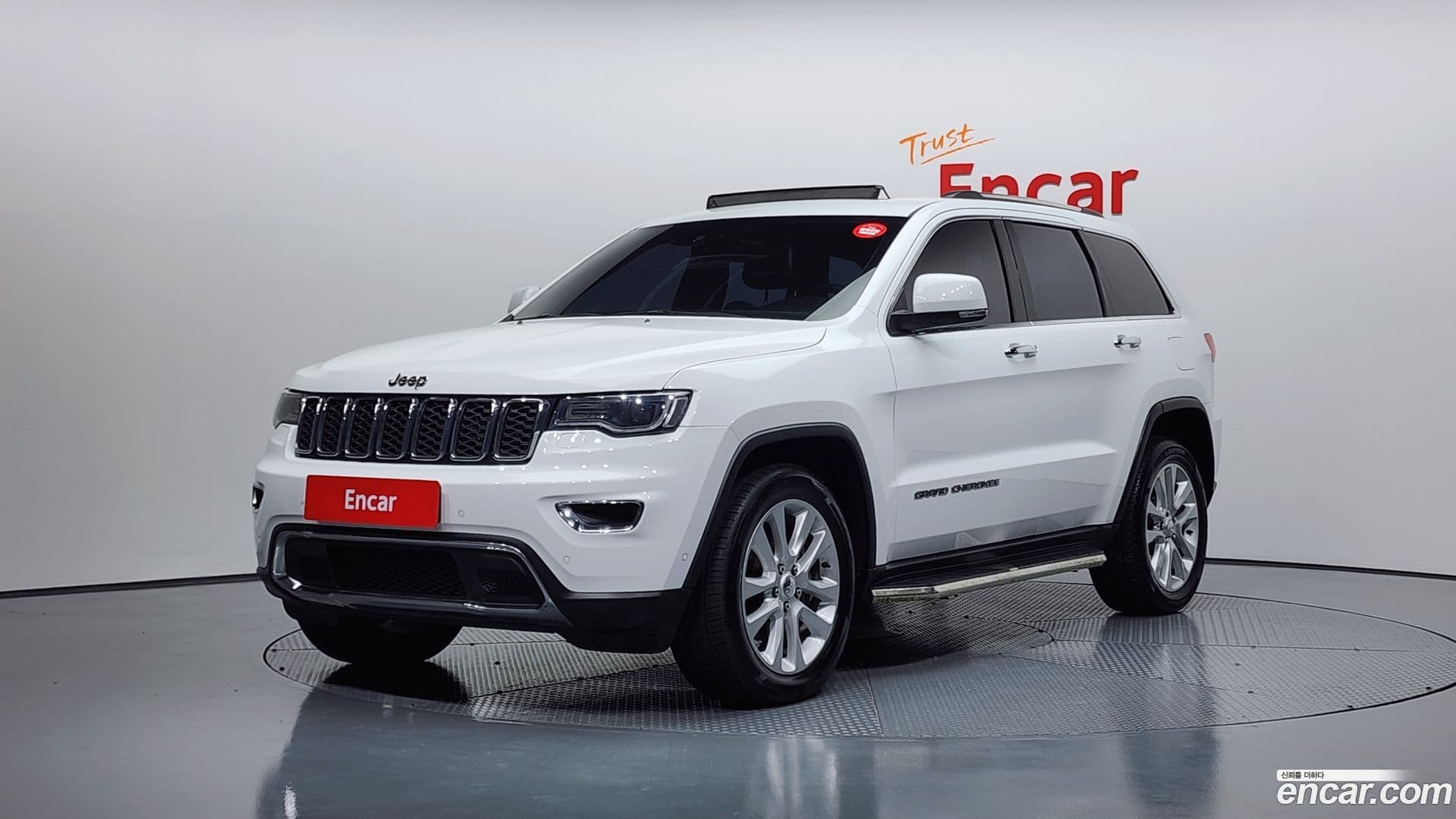 Main__Slider__Photo:Cherokee Jeep 2017.6-0