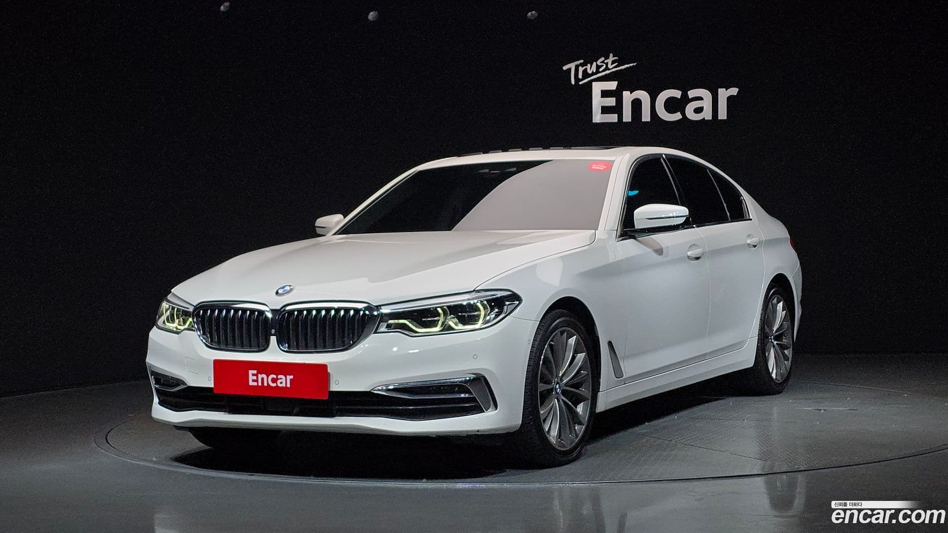 Main__Slider__Photo:5-Series BMW 2019.10-0