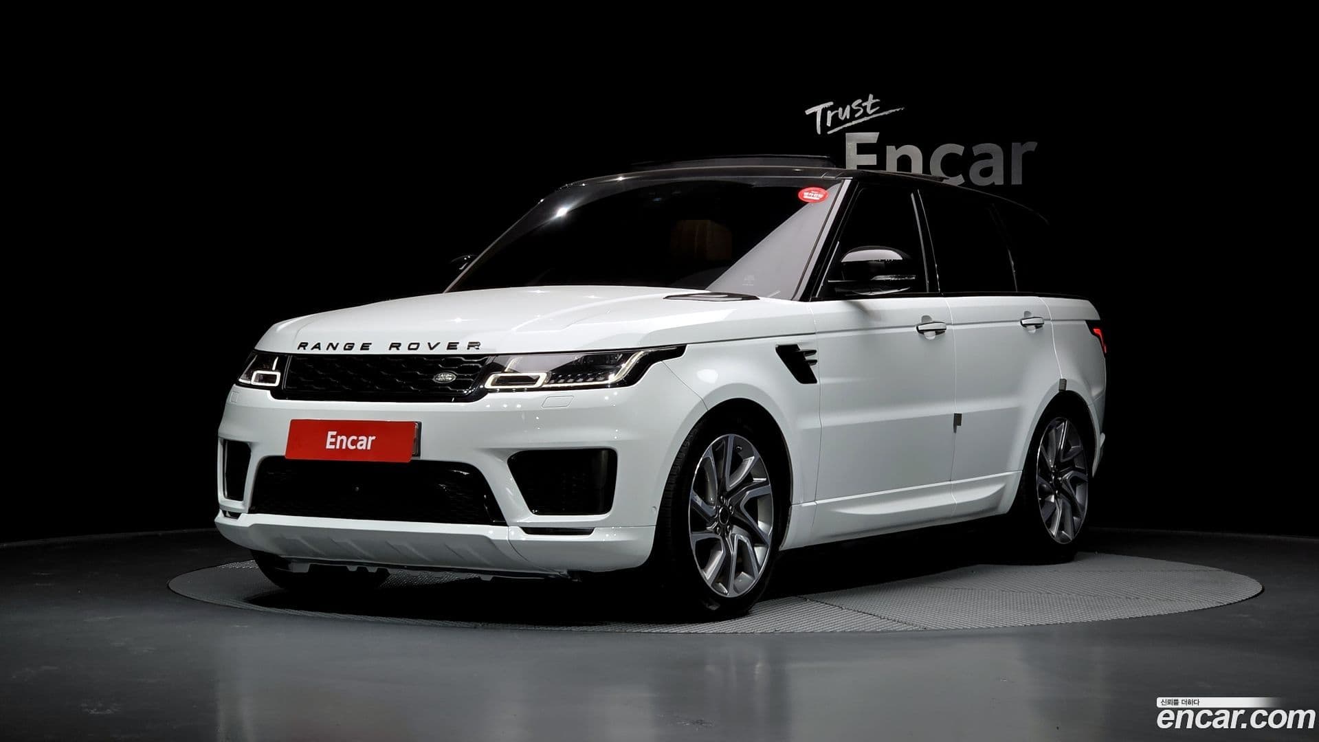 Main__Slider__Photo:Range Rover Sport Land Rover 2019.2-0