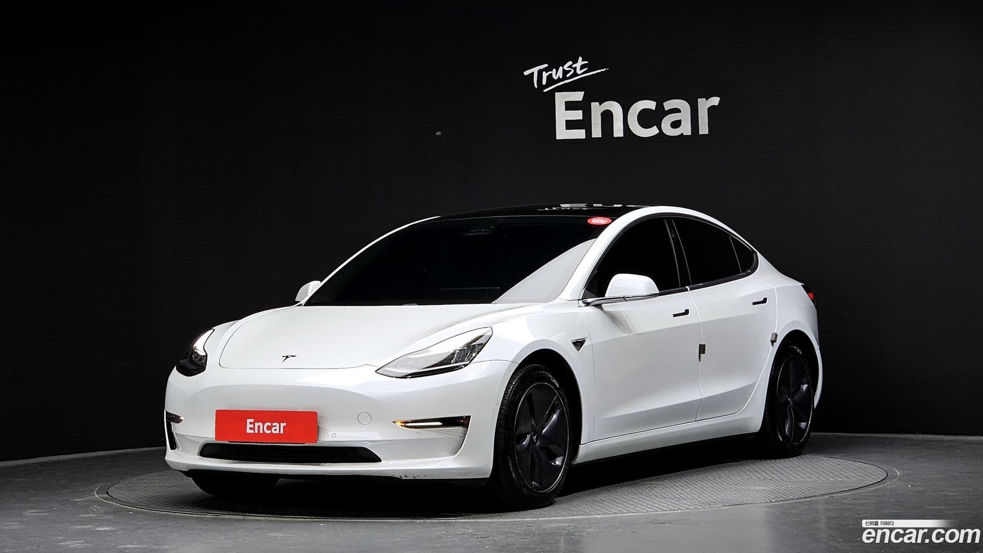 Main__Slider__Photo:Model 3 Tesla 2020.8-0