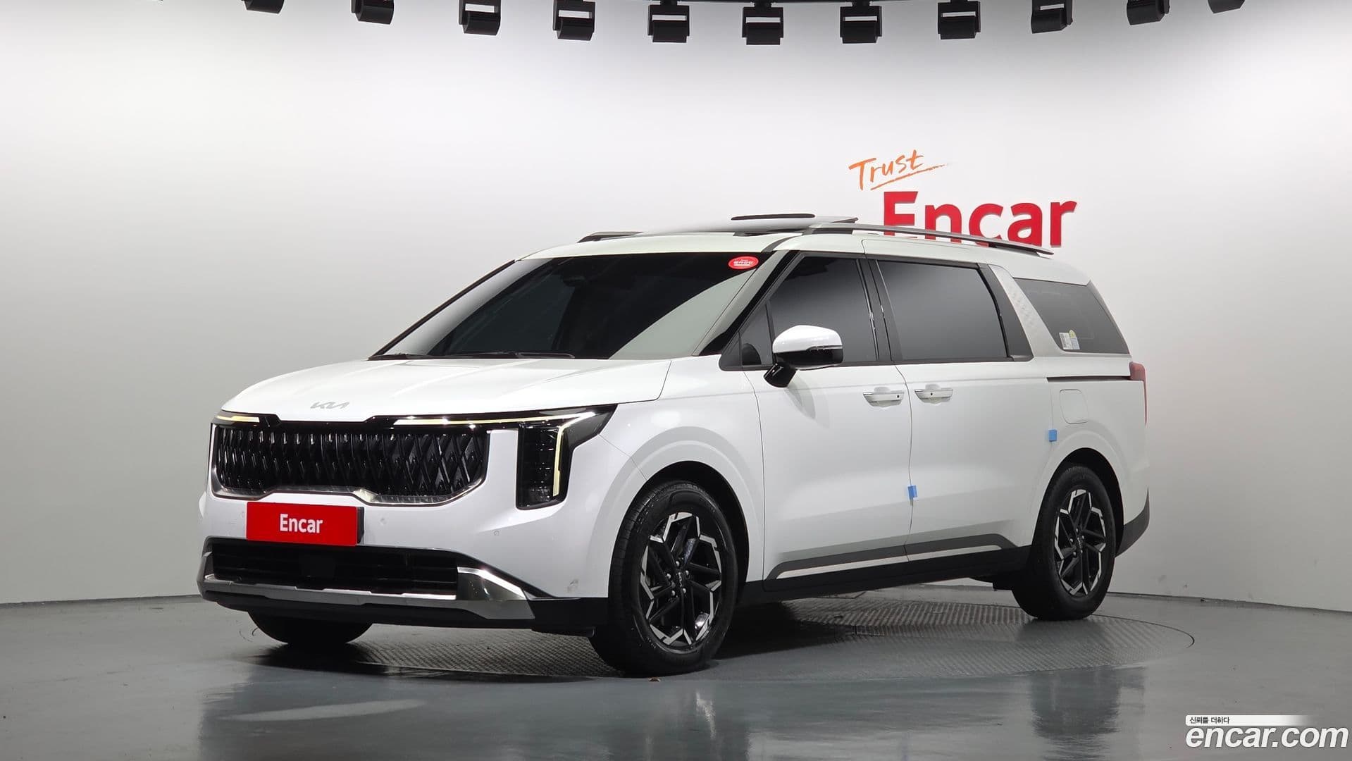 Main__Slider__Photo:Canival Kia 2023.11-0