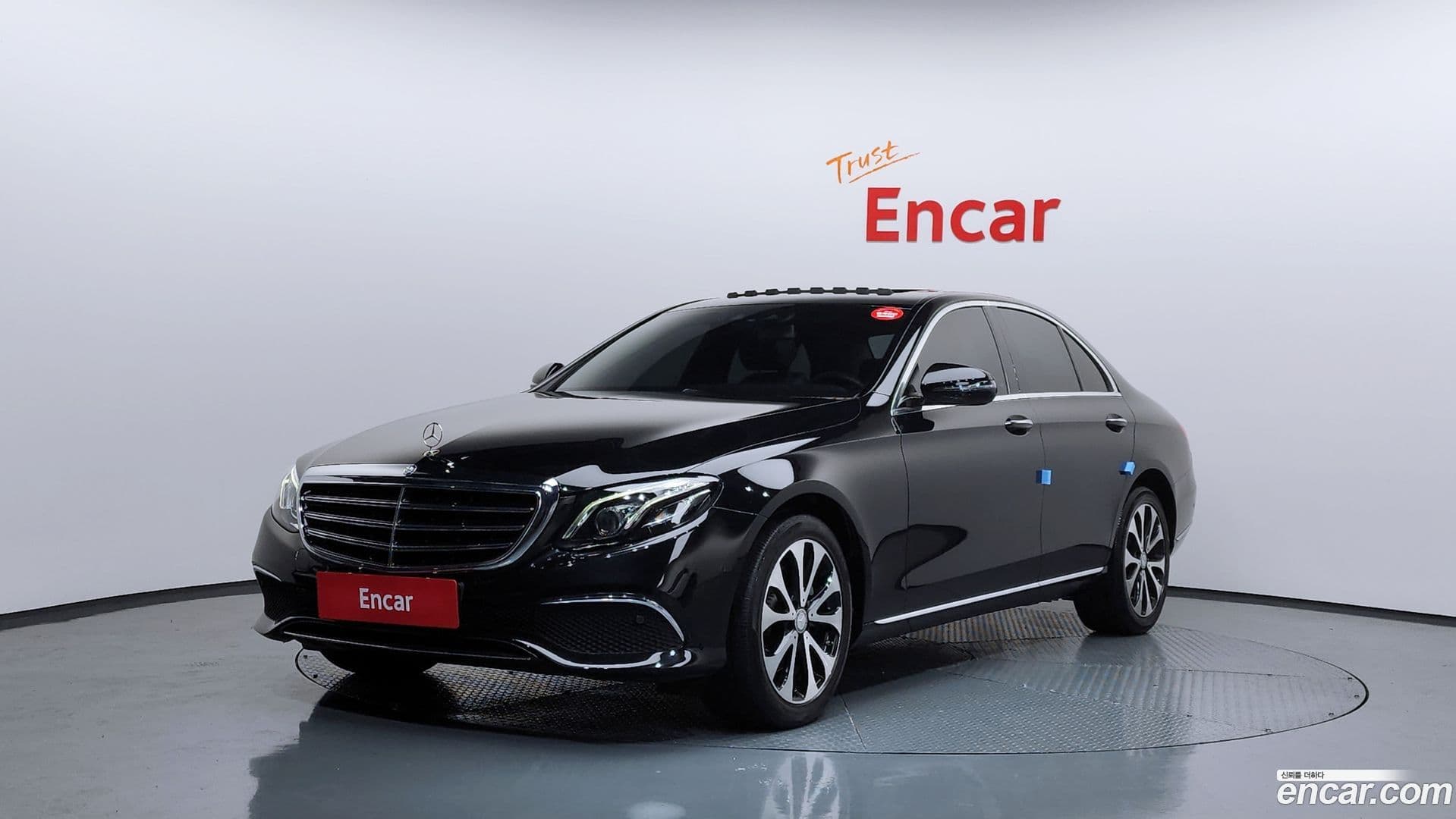 Main__Slider__Photo:E-Class Mercedes-Benz 2017.4-0