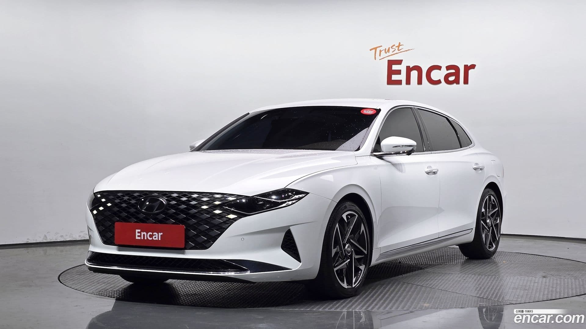 Main__Slider__Photo:Grandeur Hyundai 2020.5-0