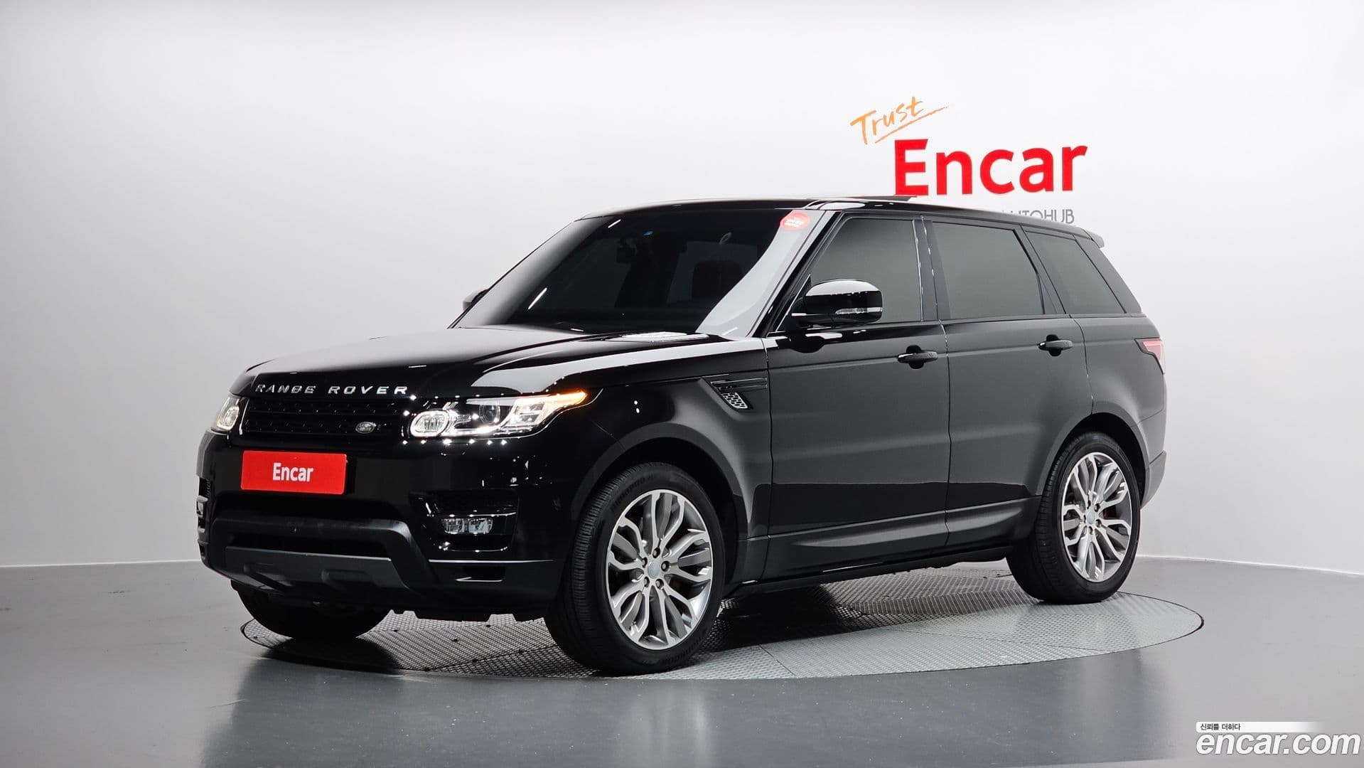Main__Slider__Photo:Range Rover Sport Land Rover 2016.10-0