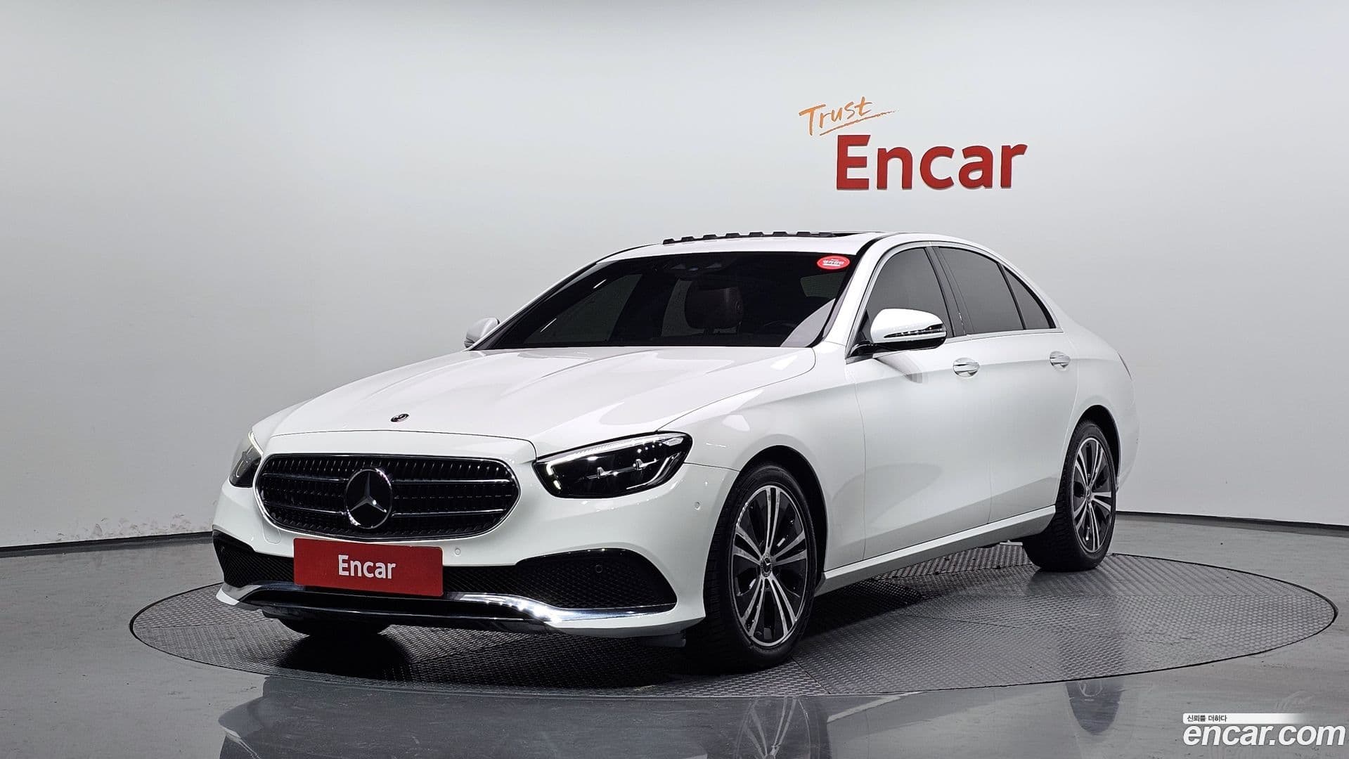 Main__Slider__Photo:E-Class Mercedes-Benz 2020.10-0
