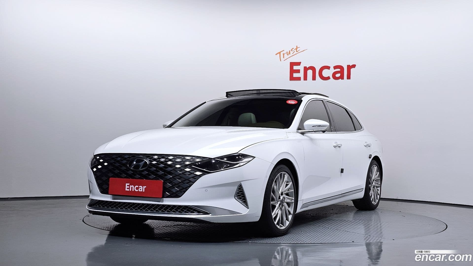 Main__Slider__Photo:Grandeur Hyundai 2020.1-0