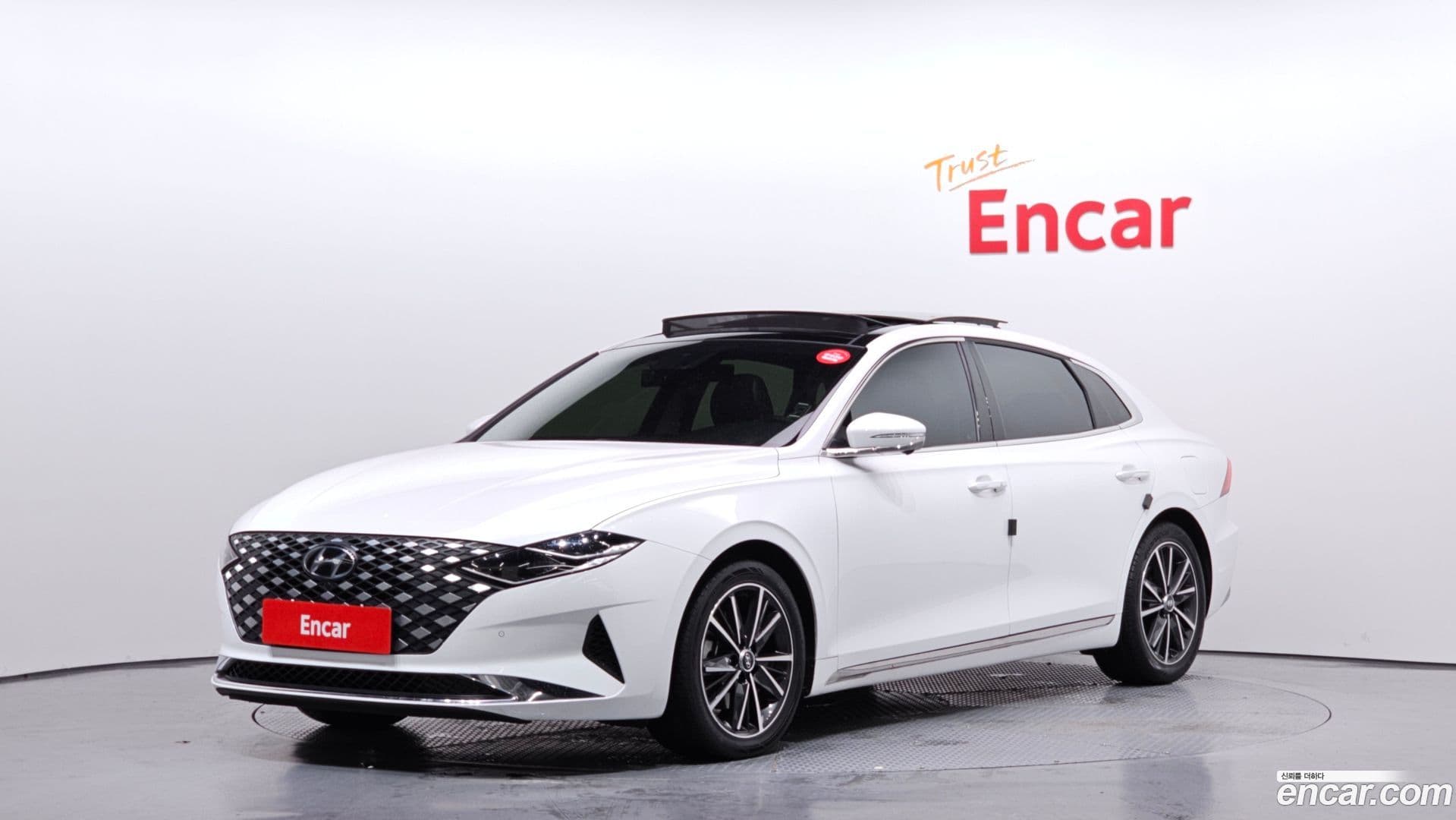Main__Slider__Photo:Grandeur Hyundai 2021.11-0