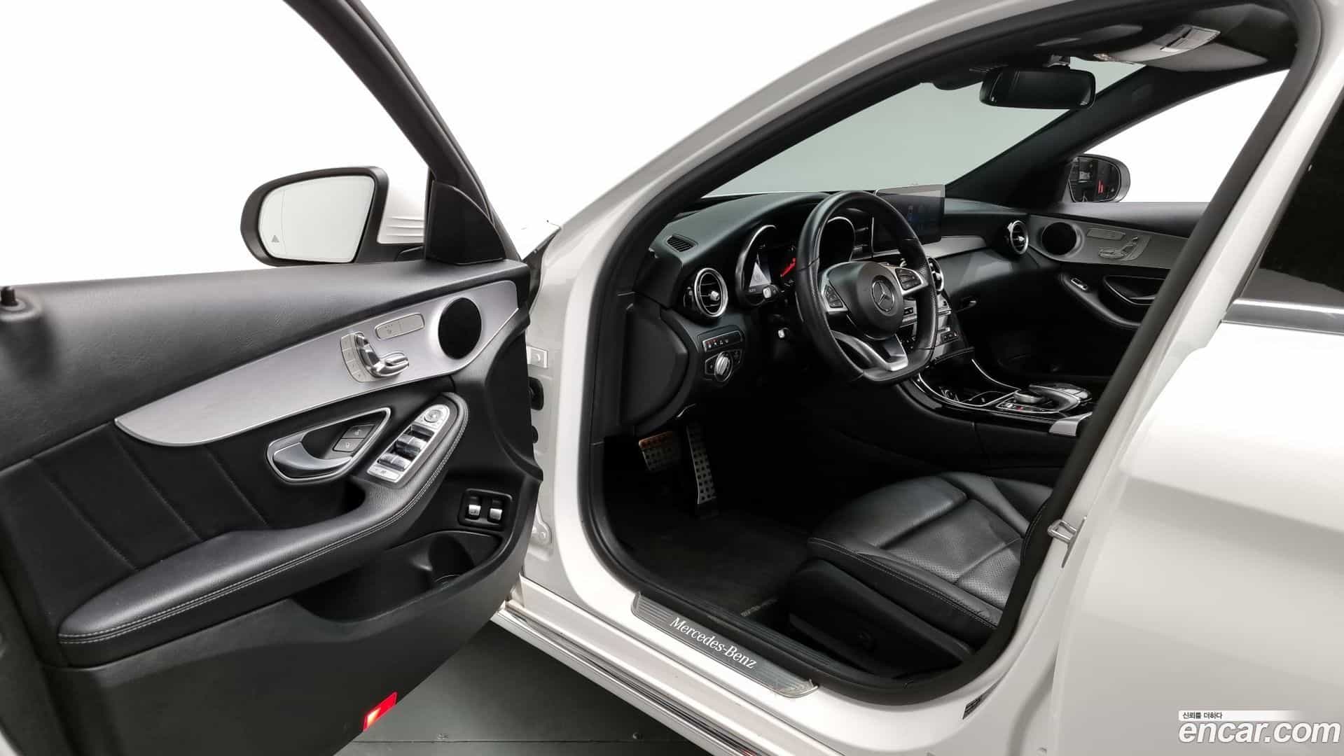C-Class Mercedes-Benz 2018.11-INNER-010