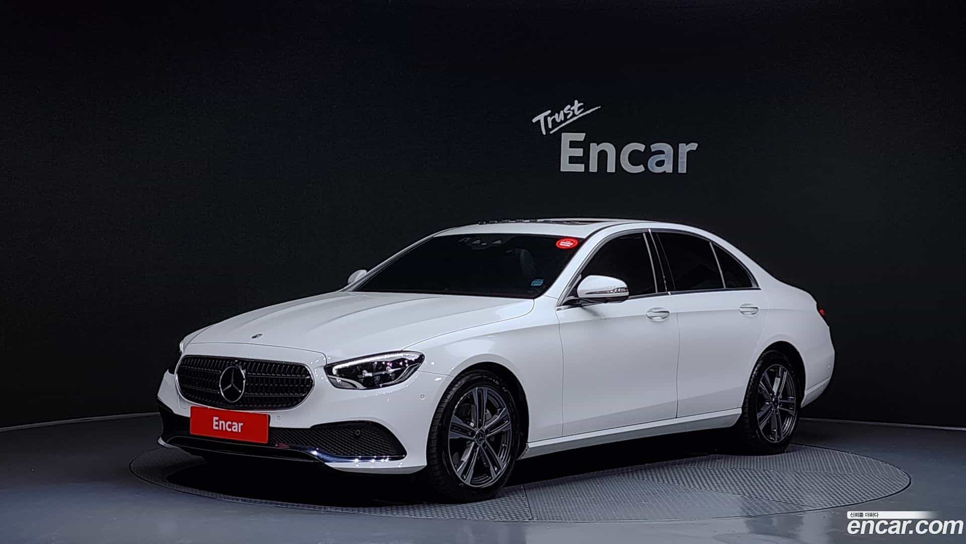 E-Class Mercedes-Benz 2023.10-OUTER-1