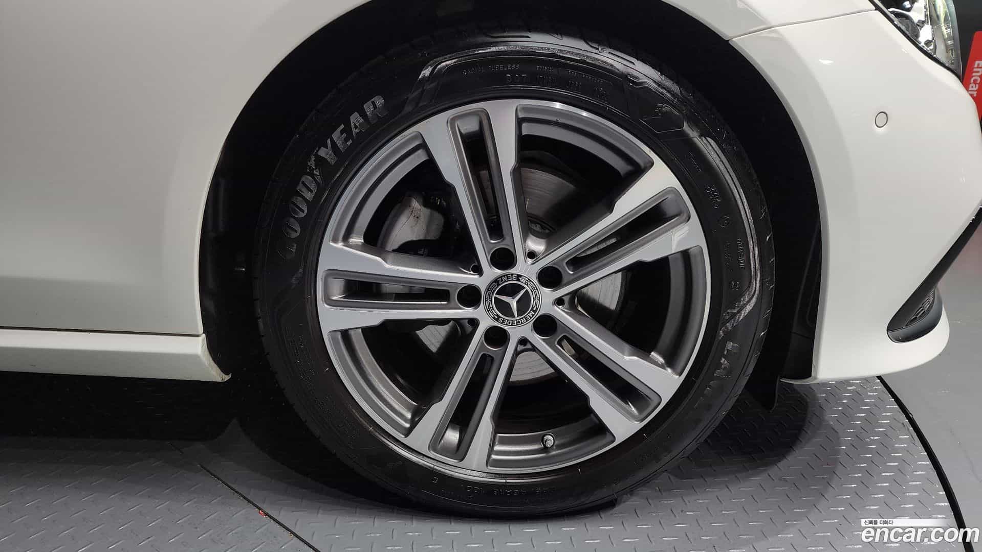E-Class Mercedes-Benz 2023.10-OUTER-5