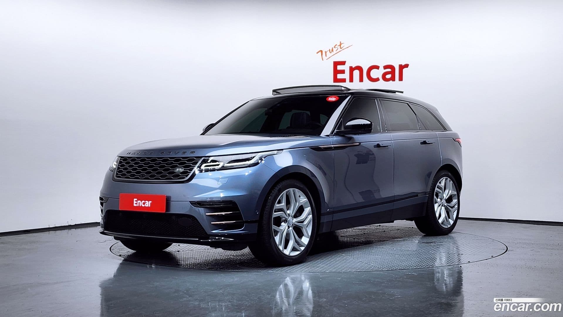 Main__Slider__Photo:Range Rover Velar Land Rover 2018.3-0