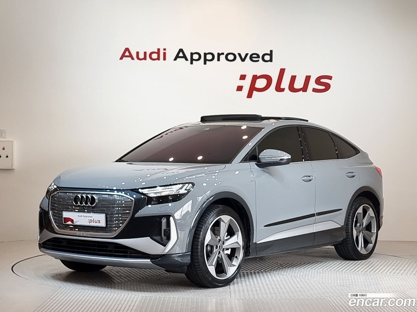 Main__Slider__Photo:Q4 e-tron Audi 2025.2-0