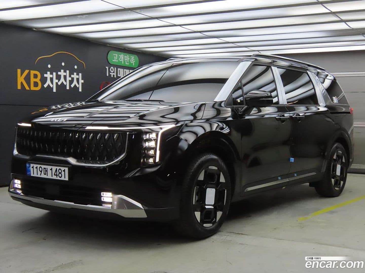 Main__Slider__Photo:Canival Kia 2025.6-0