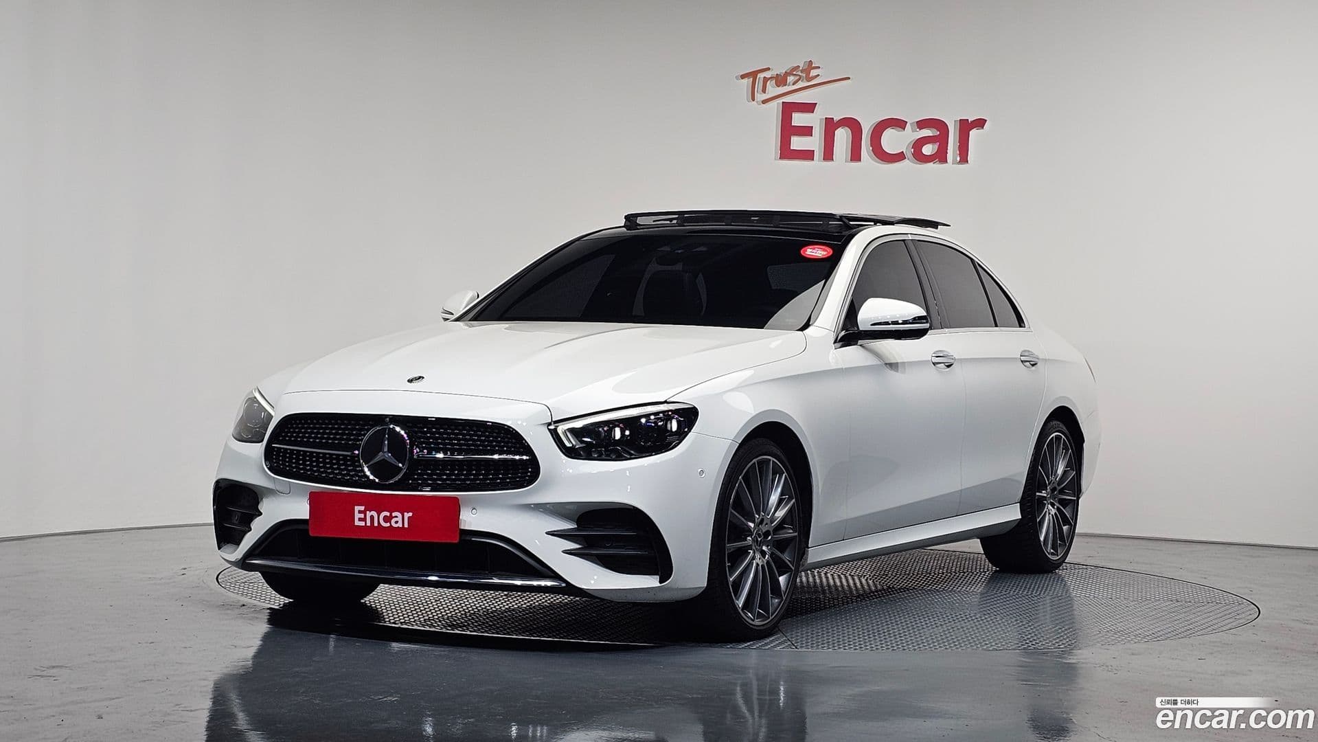 Main__Slider__Photo:E-Class Mercedes-Benz 2021.2-0