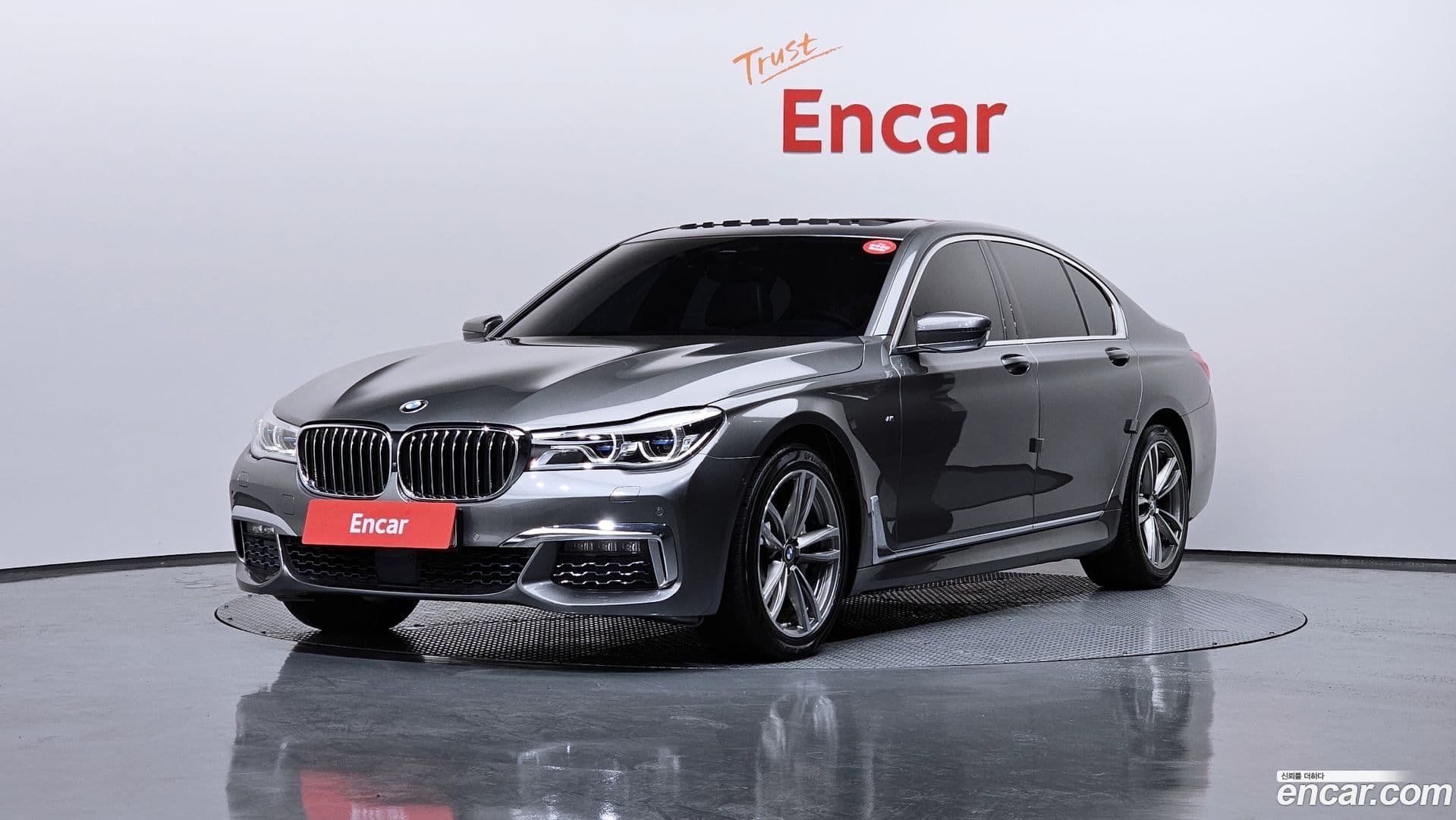 Main__Slider__Photo:7-Series BMW 2017.10-0