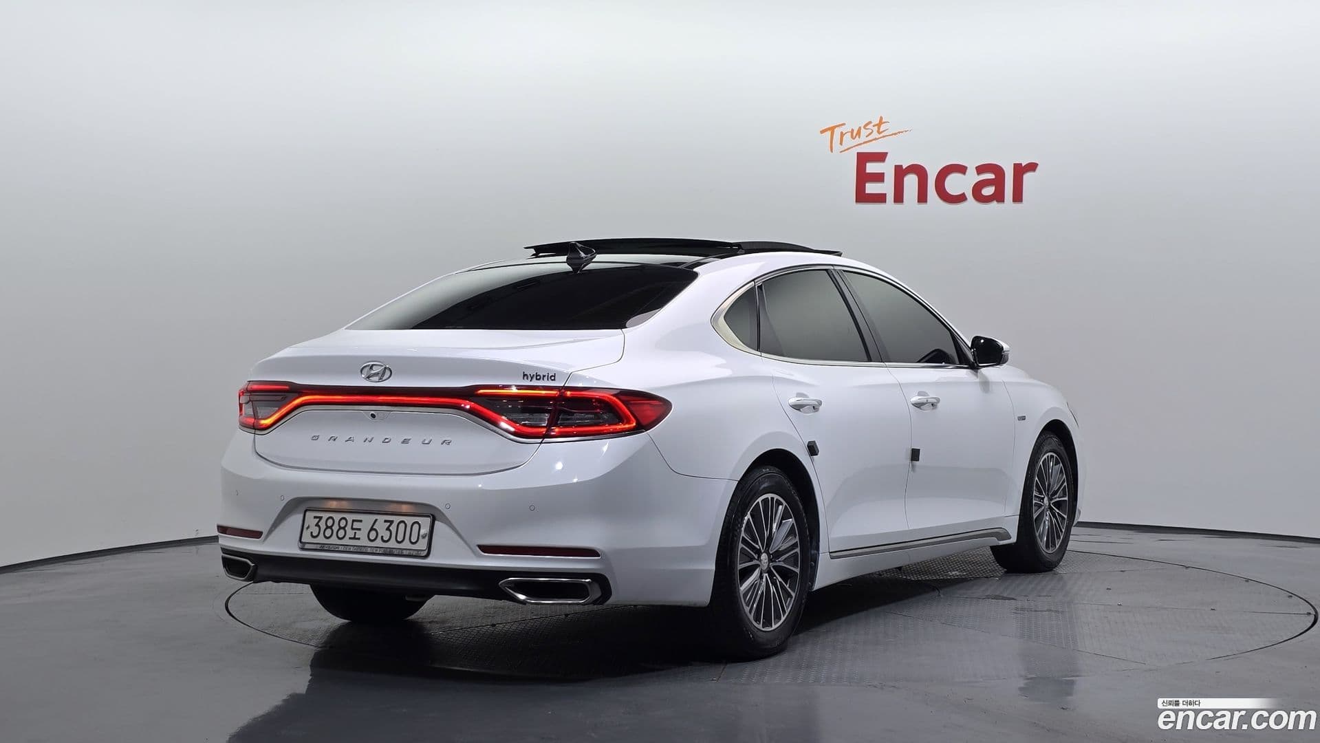 Main__Slider__Photo:Grandeur Hyundai 2017.9-0