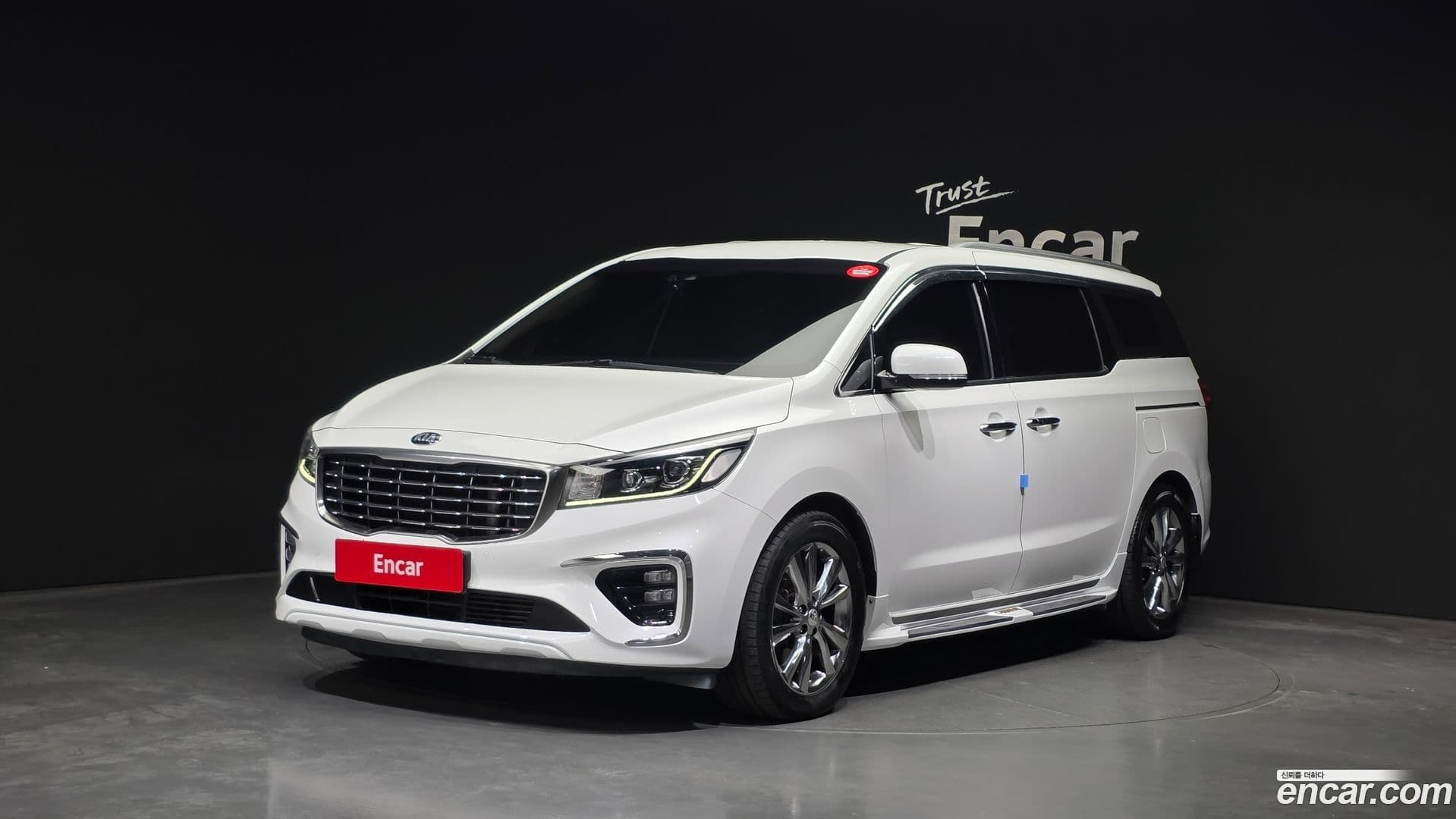 Main__Slider__Photo:Canival Kia 2019.5-0