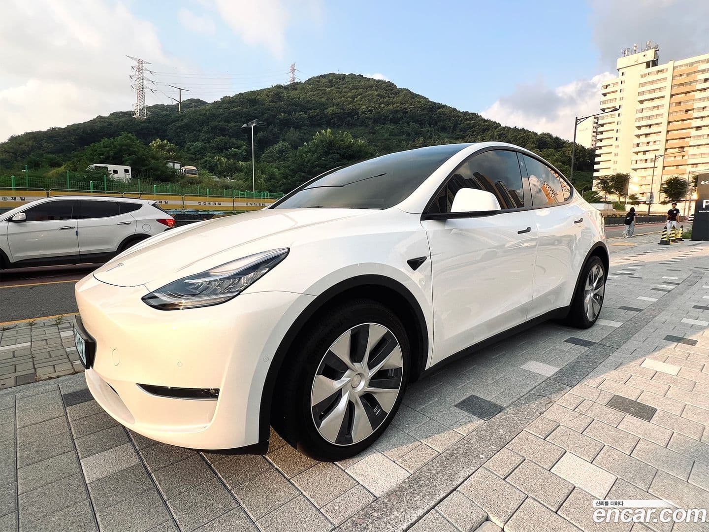 Main__Slider__Photo:Model Y Tesla 2022.5-0