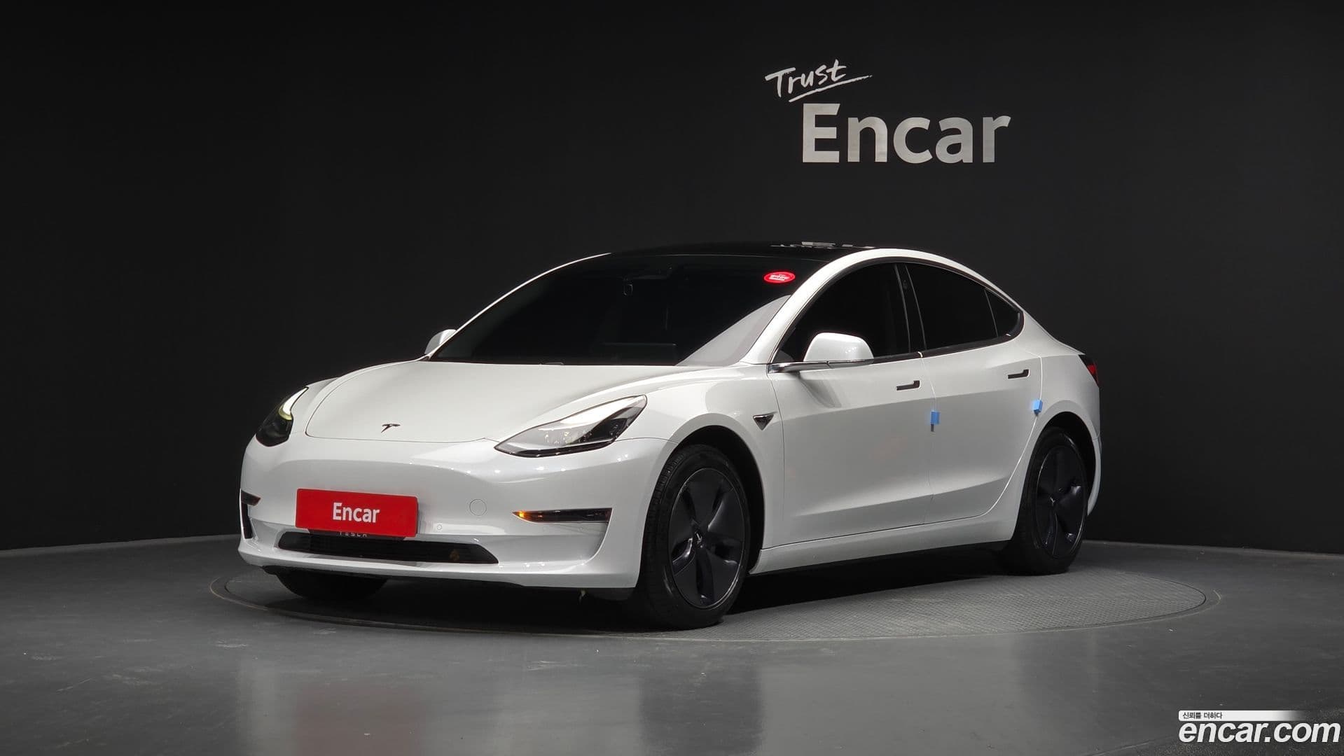 Main__Slider__Photo:Model 3 Tesla 2020.5-0