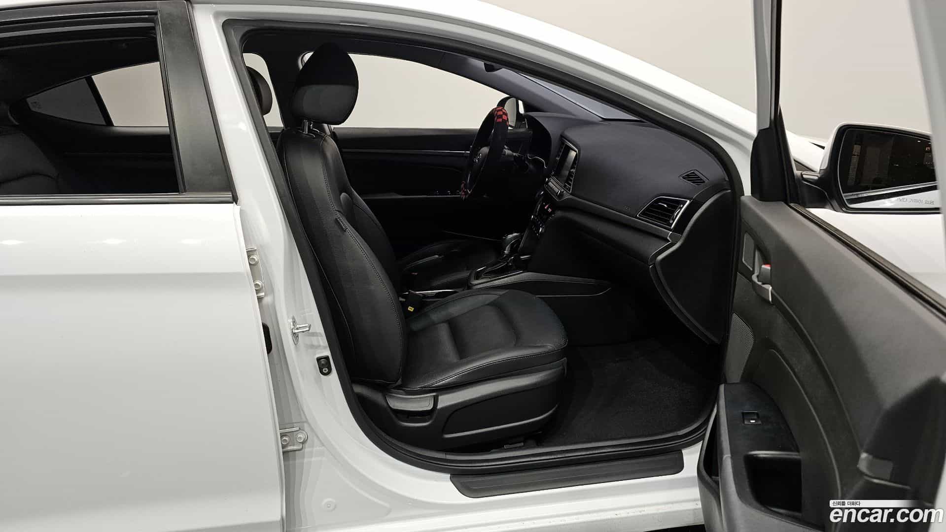 AVANTE Hyundai 2018.0-OPTION-15