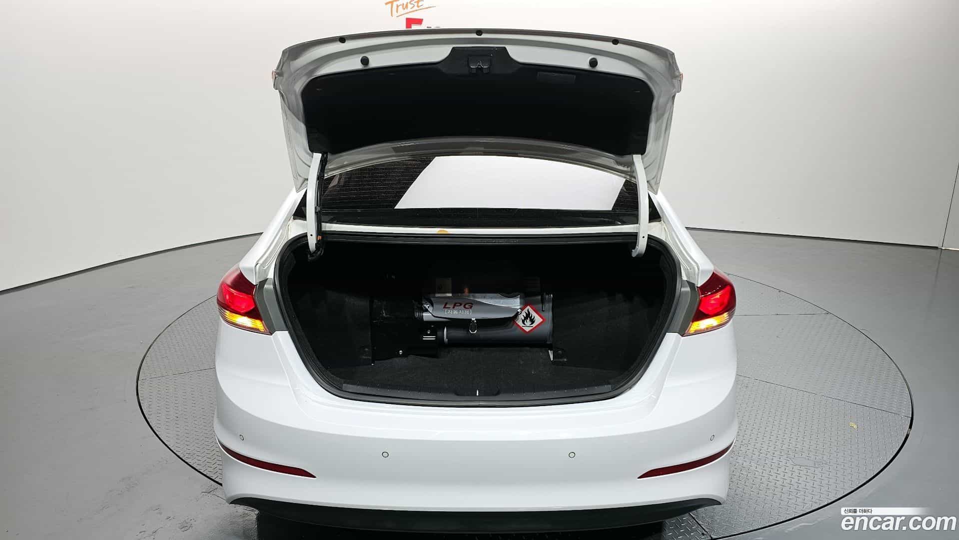 AVANTE Hyundai 2018.0-OPTION-24