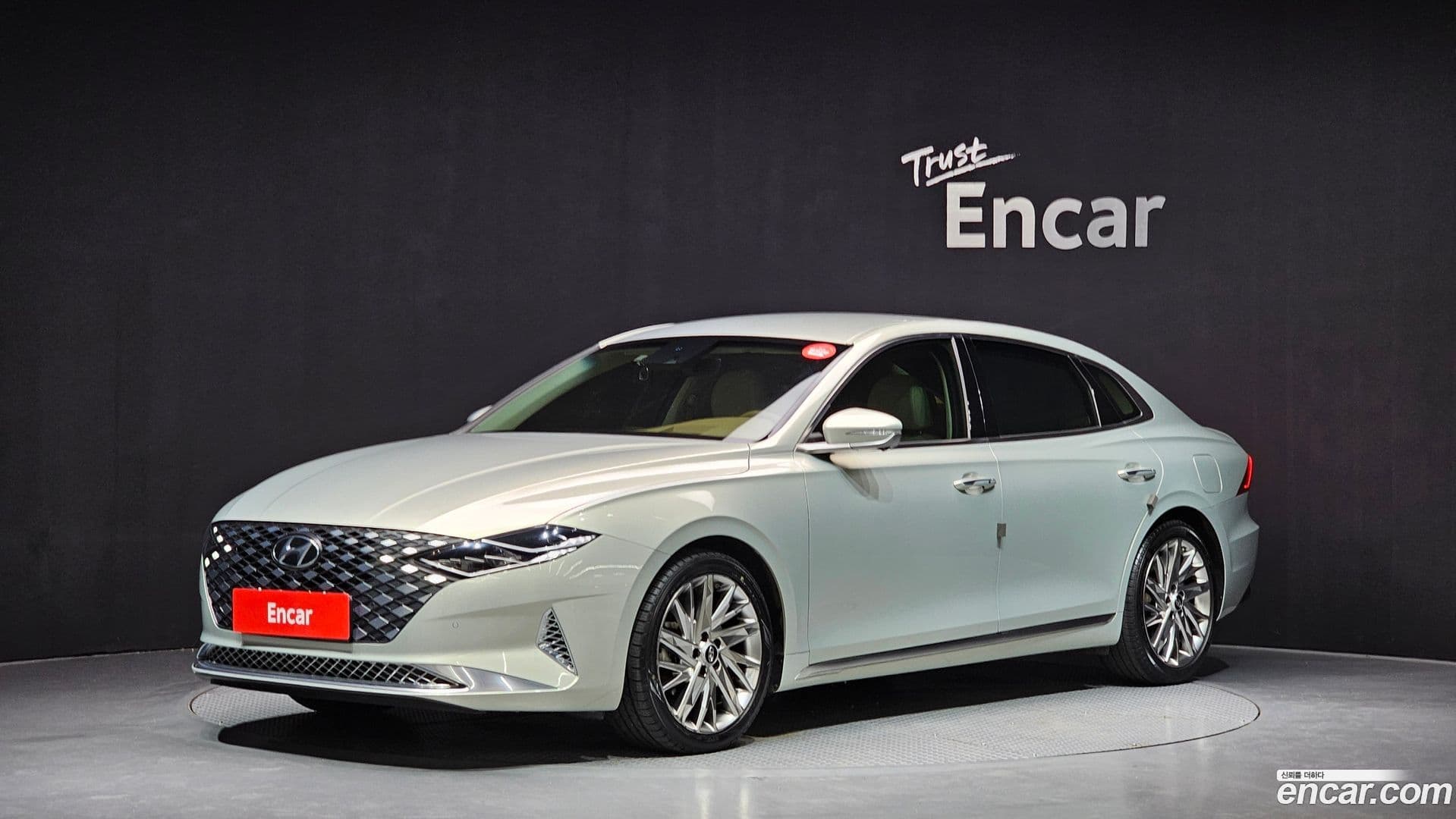 Main__Slider__Photo:Grandeur Hyundai 2022.6-0