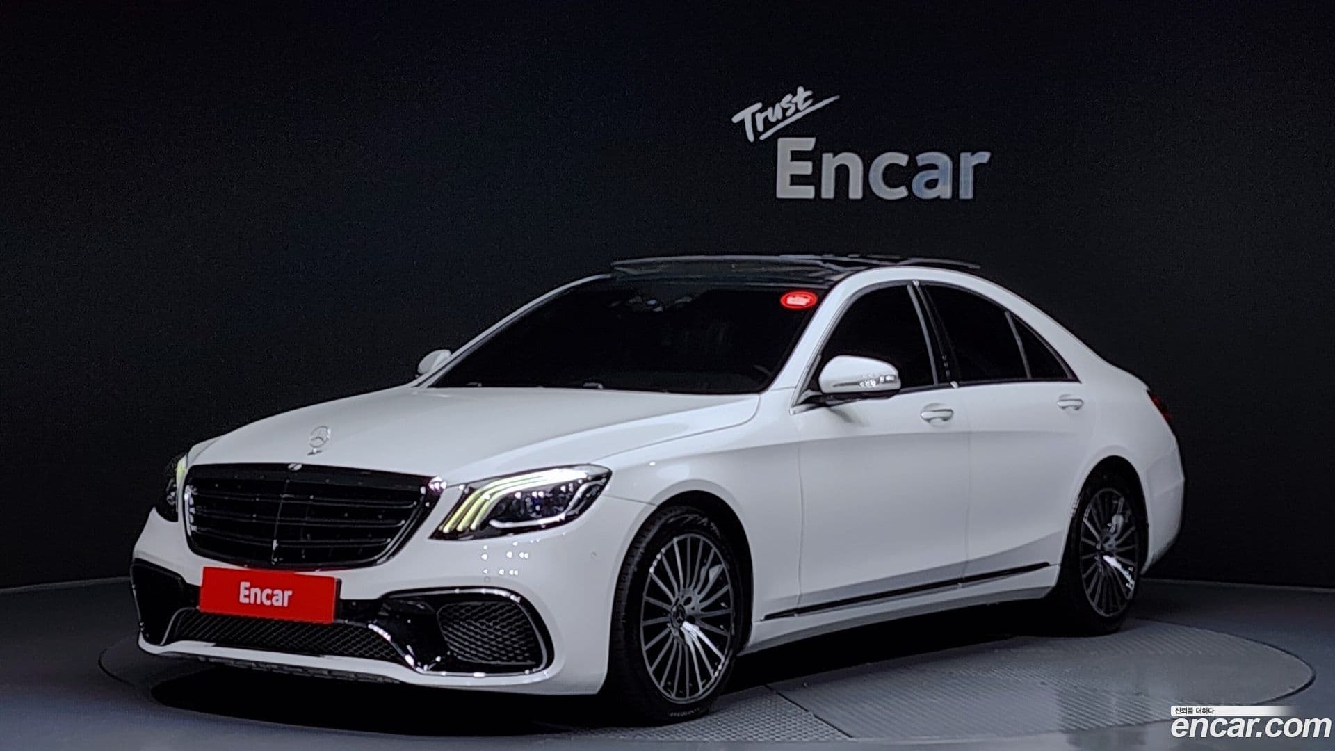 Main__Slider__Photo:S-Class Mercedes-Benz 2015.9-0